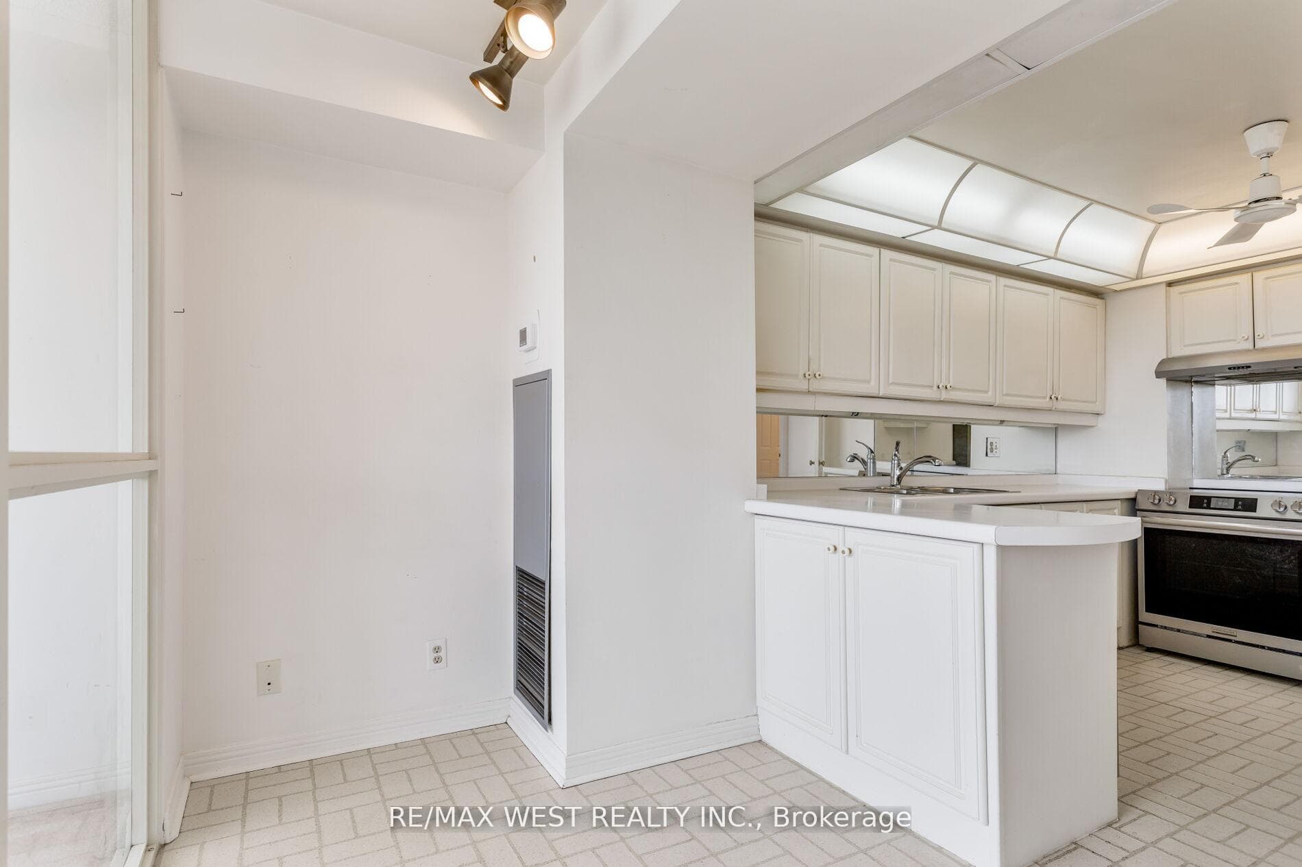 1 Aberfoyle Crescent Unit 411 - Condo photo 24 of 34 in Etobicoke (Islington / Rexdale), Ontario