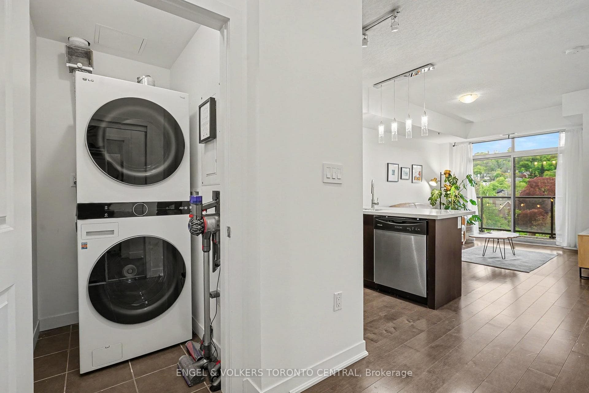 90 Charlton Avenue Unit 706 - Condo photo 11 of 20 in Hamilton, Ontario