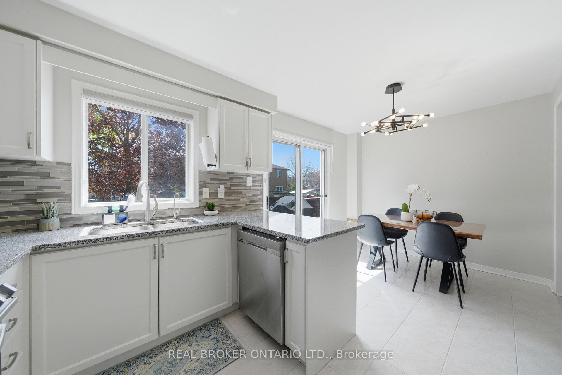 1860 Creek Way - Semi-Detached photo 15 of 44 in Burlington, Ontario