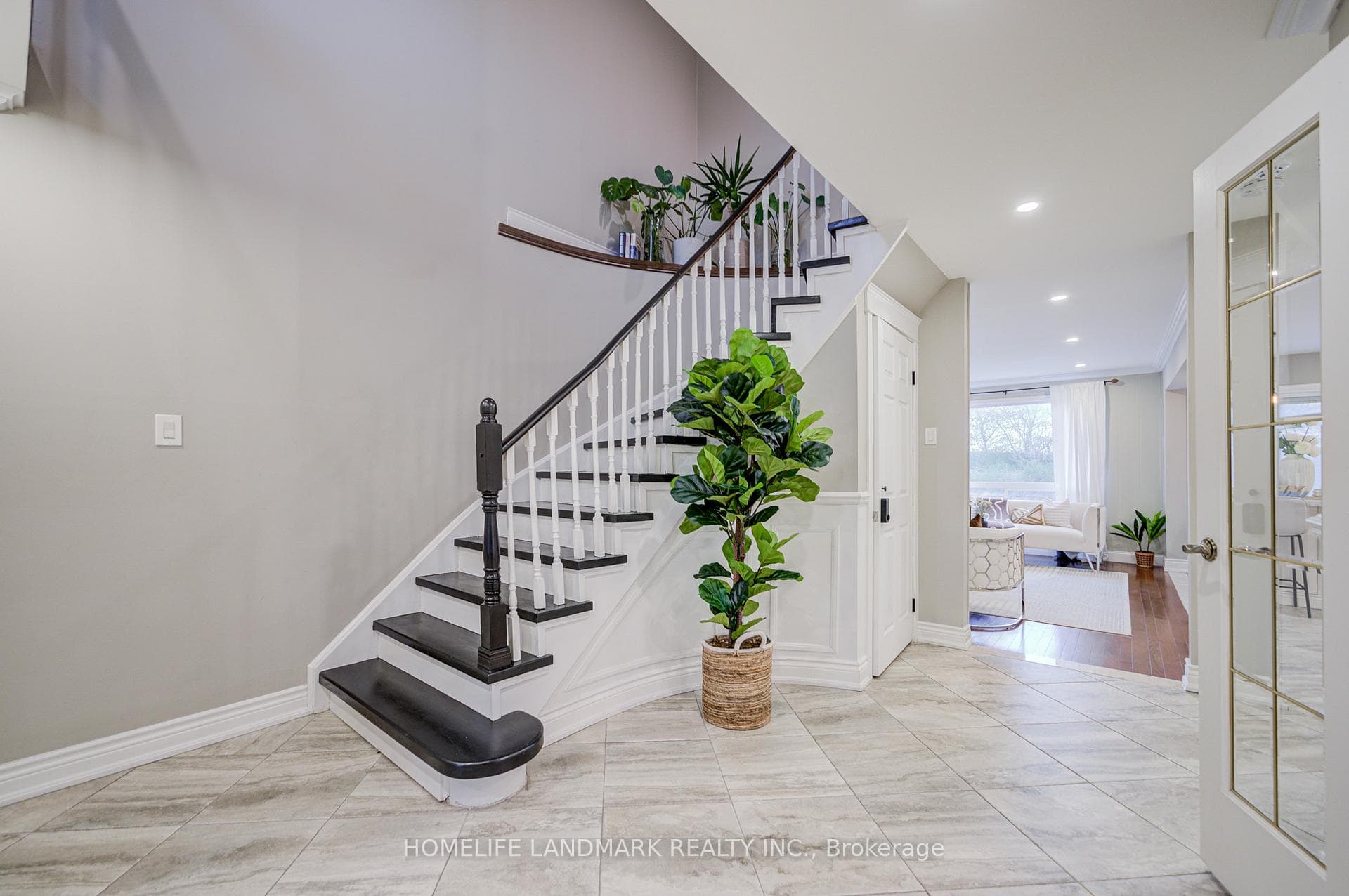 2105 Folkway Drive - Detached photo 4 of 33 in Mississauga, Ontario