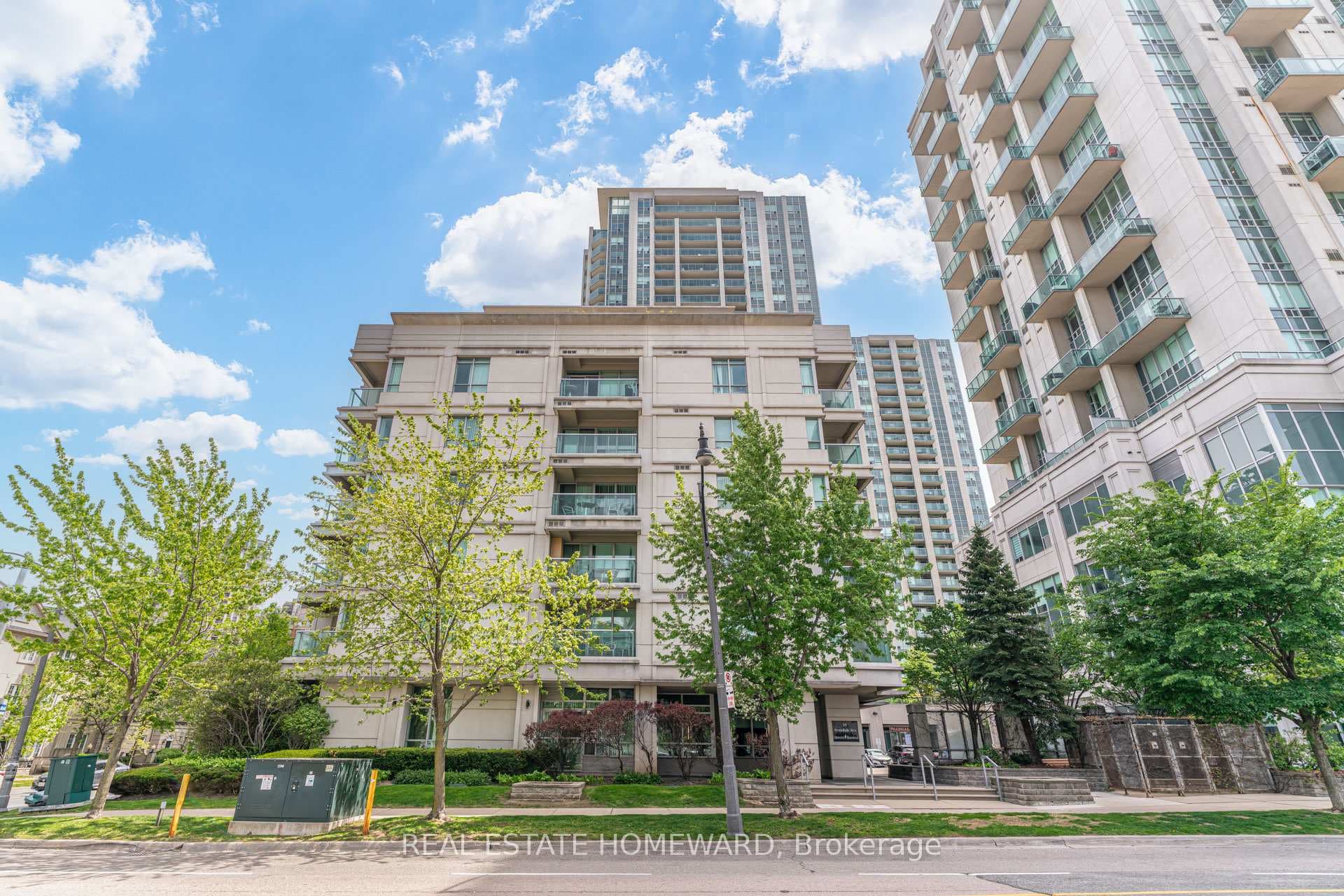 19 Avondale Avenue Unit Up01 - Condo photo 3 of 27 in Willowdale / Newtonbrook, Ontario