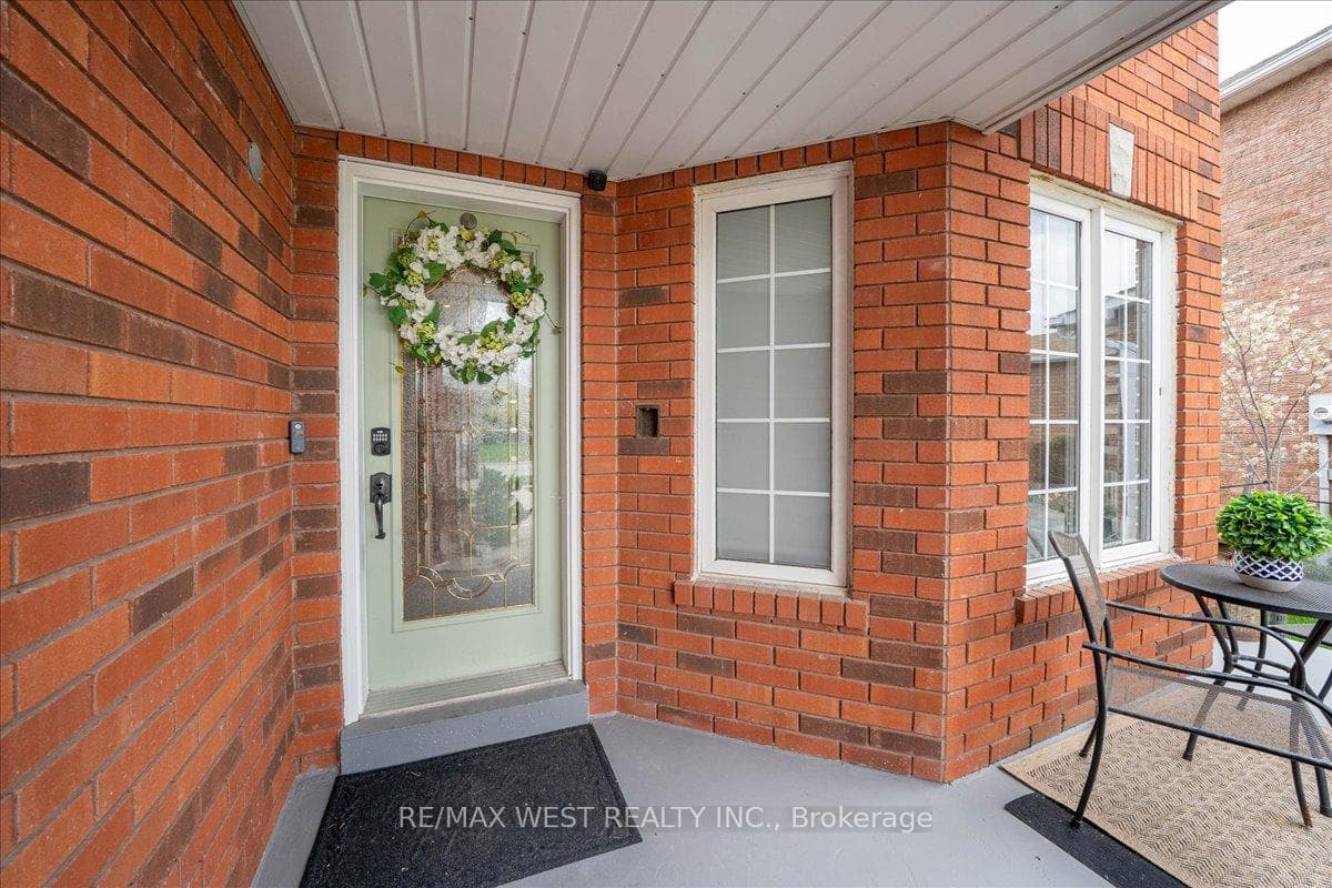 12 Berrydown Drive - Detached photo 4 of 50 in Caledon, Ontario