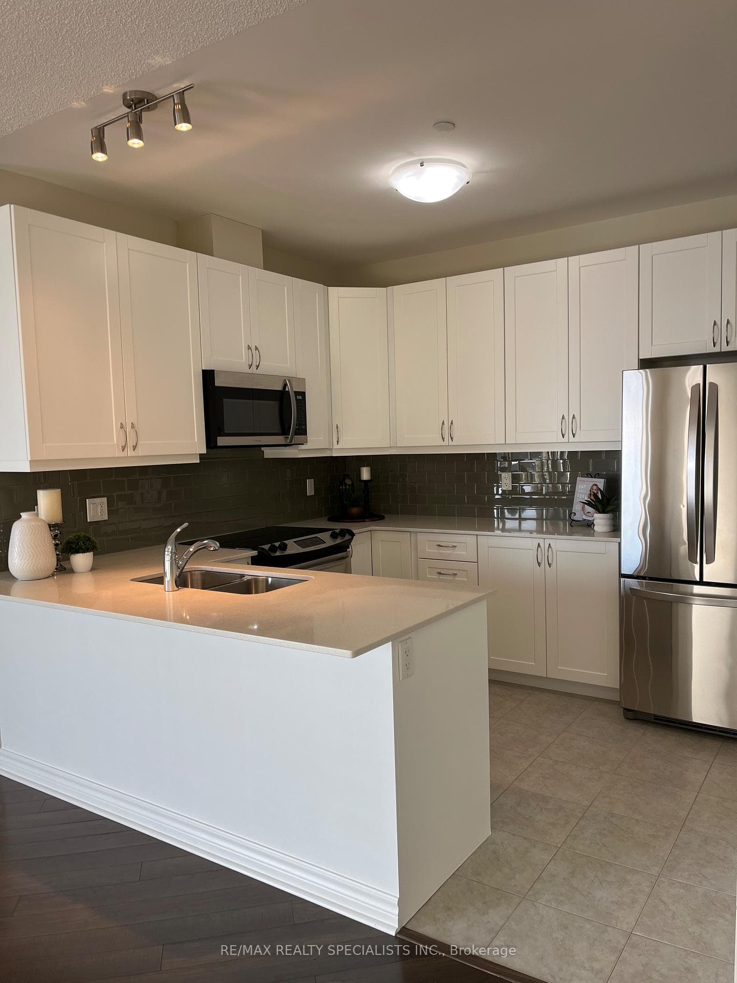 33 Whitmer Street Unit 609 - home for sale in Milton, Ontario