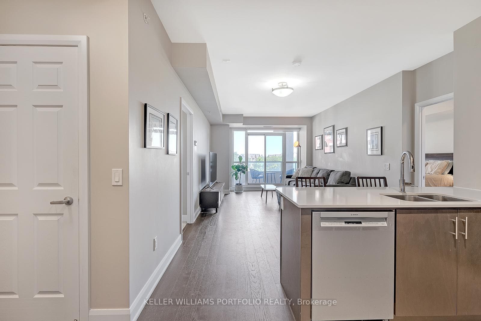 2480 Prince Michael Drive Unit 304 - Condo photo 2 of 27 in Oakville, Ontario
