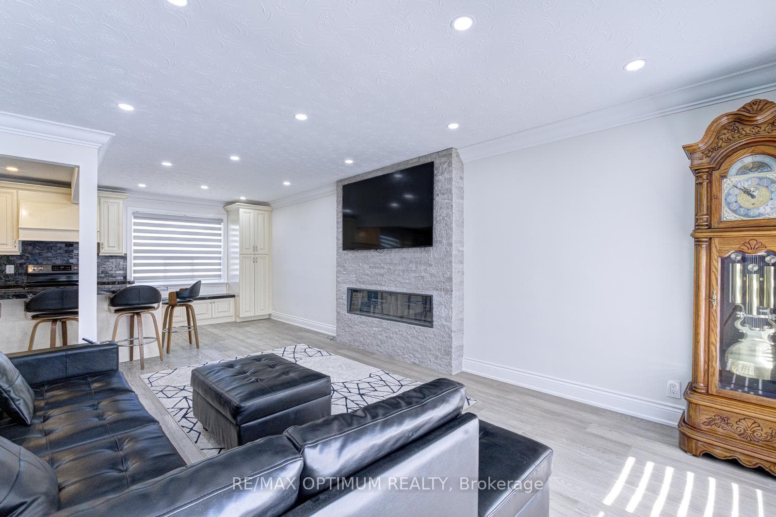 1747 Coram Crescent - Detached photo 9 of 50 in Mississauga, Ontario