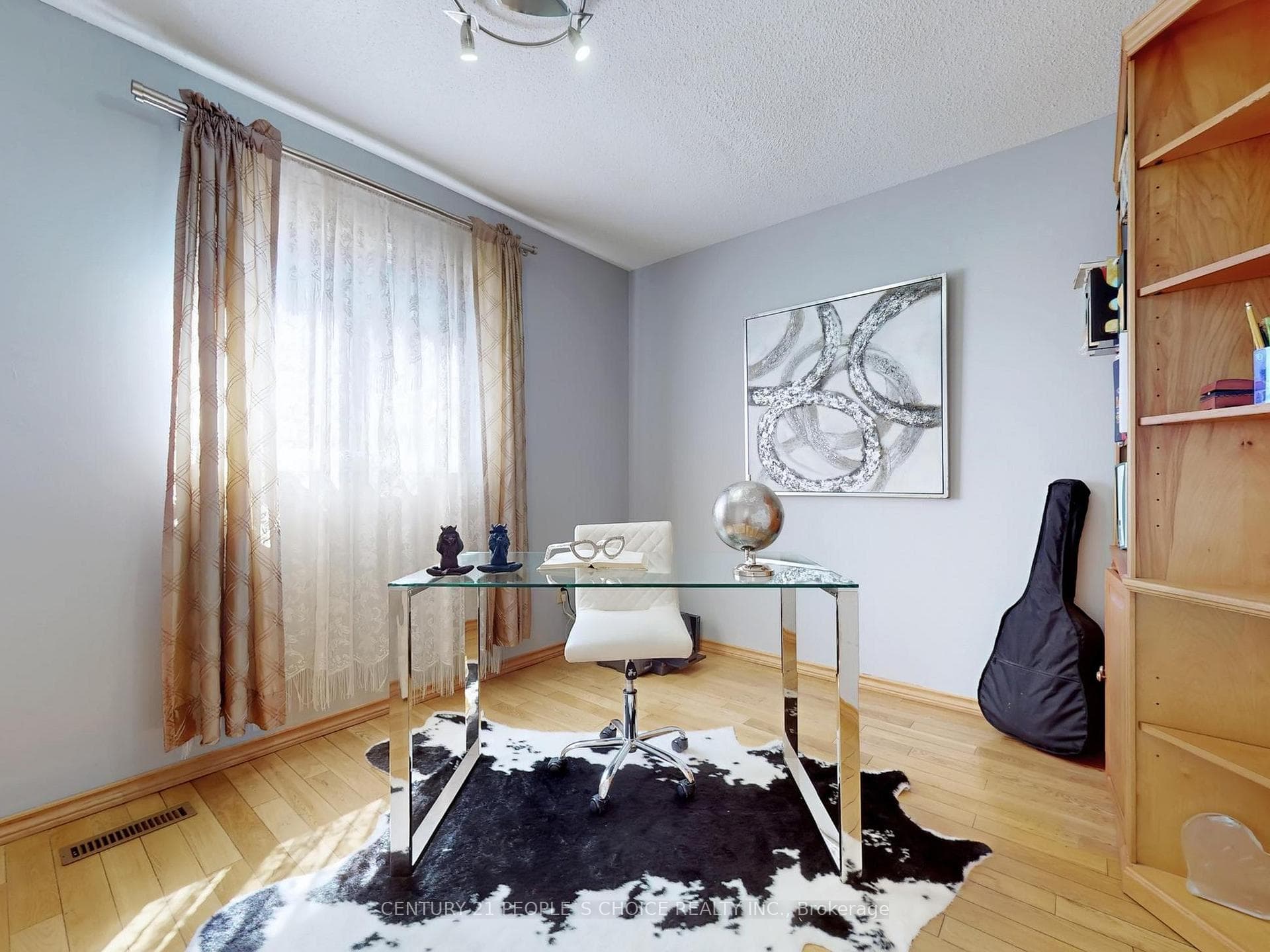 5992 Ladyburn Crescent - Detached photo 17 of 50 in Mississauga, Ontario