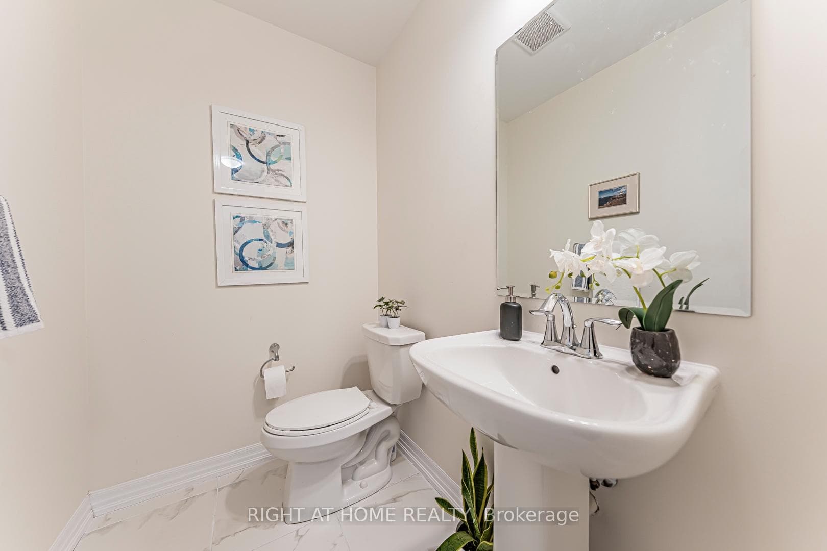 3315 Vardon Way - Townhouse photo 10 of 29 in Oakville, Ontario