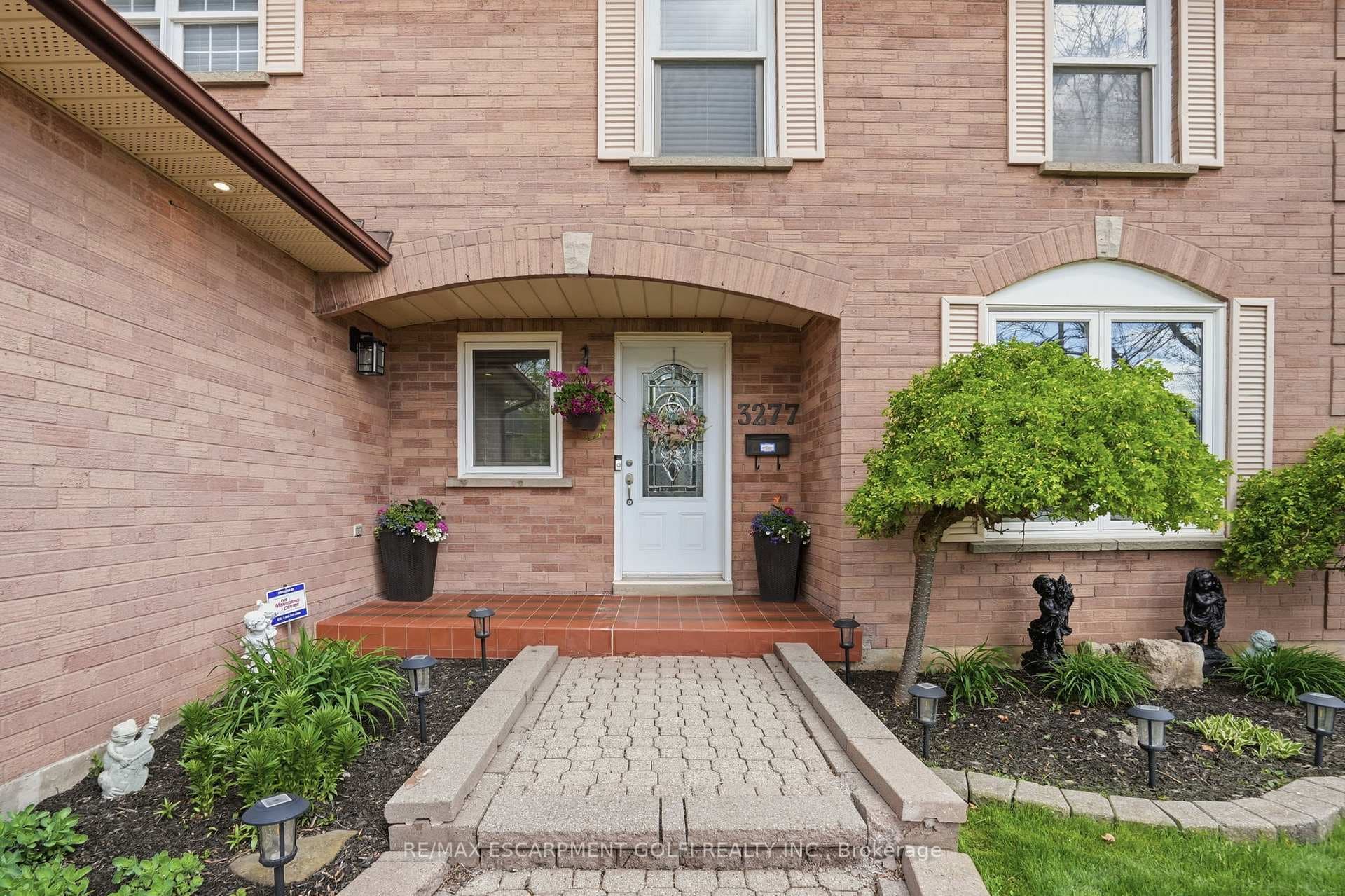 3277 Folkway Drive - Detached photo 4 of 41 in Burlington, Ontario