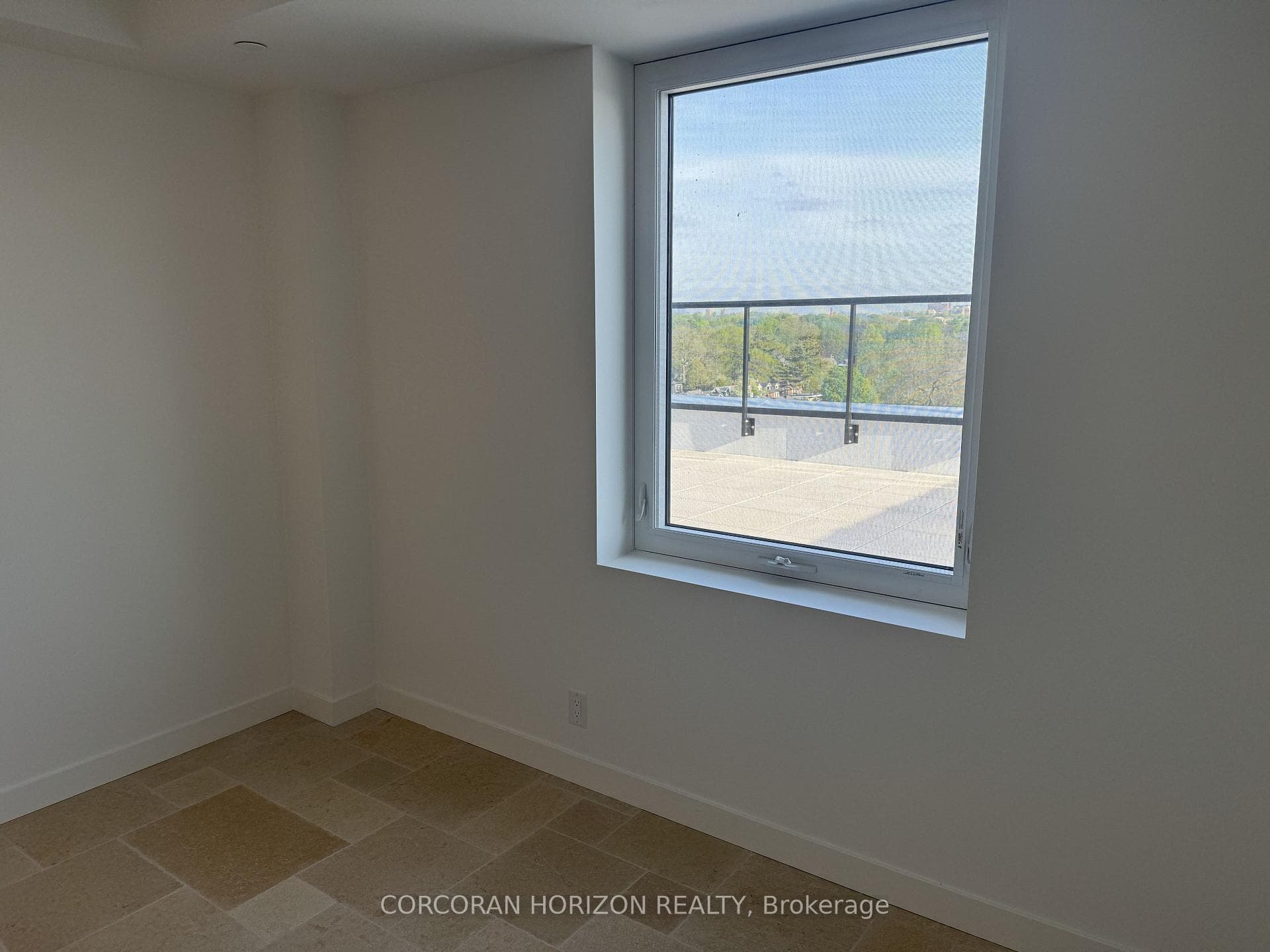1050 Eastern Avenue Unit 819 - Condo photo 10 of 29 in Riverdale / Leslieville, Ontario