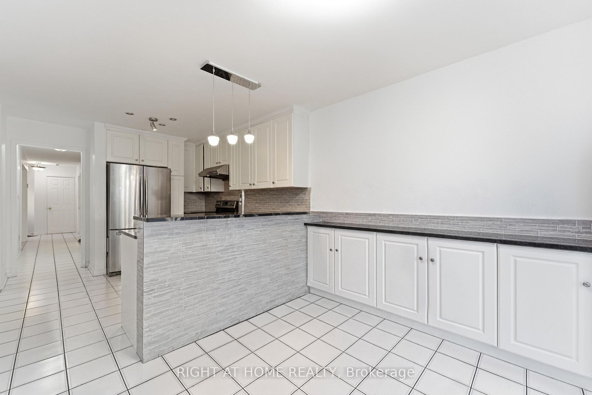 141 Sandown Avenue - Detached photo 11 of 40 in Birch Cliff / Cliffside, Ontario