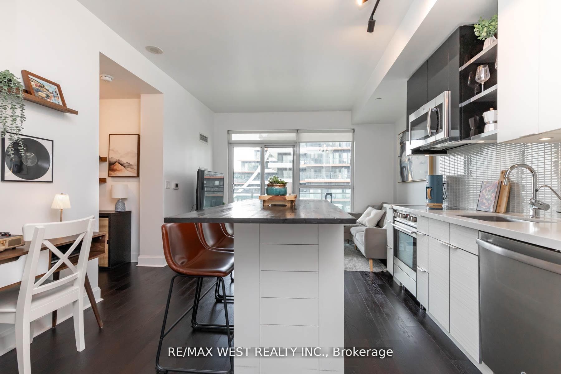 33 Shore Breeze Drive Unit 802 - Condo photo 3 of 38 in Liberty Village / Parkdale / South Parkdale, Ontario