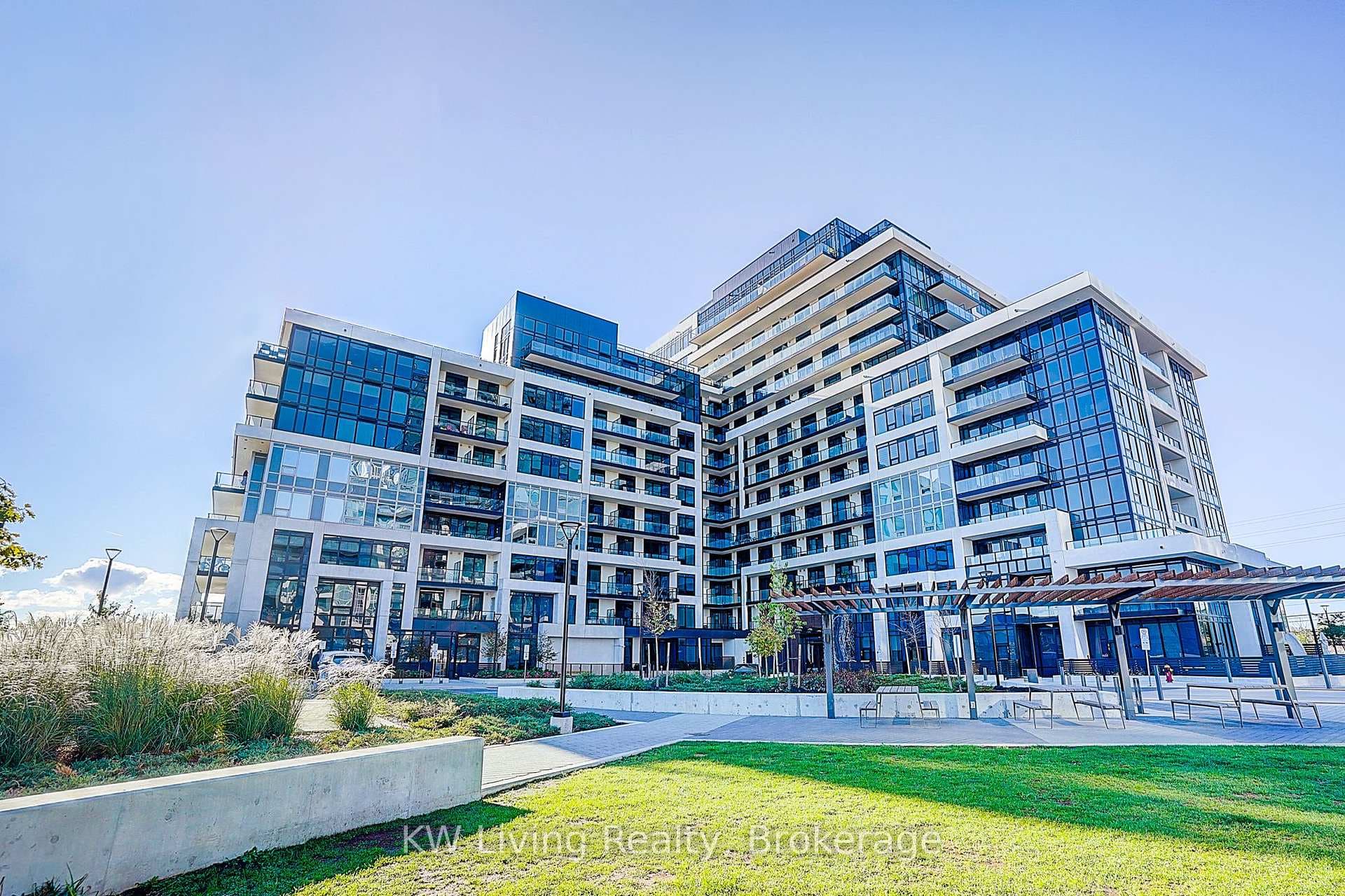 3200 William Coltson Avenue Unit 724 - home for sale in Oakville, Ontario
