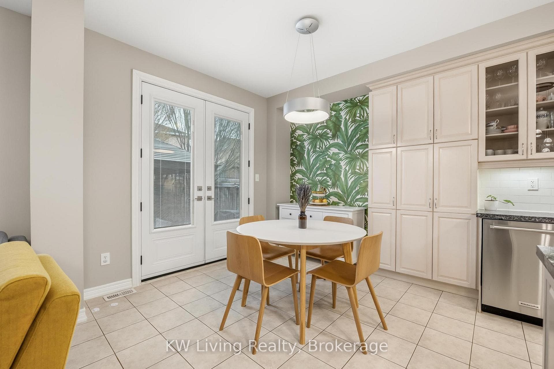 2327 Gladacres Lane - Detached photo 14 of 42 in Oakville, Ontario