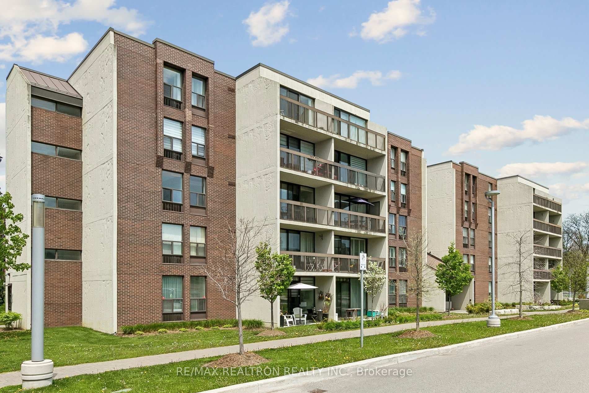10 Fashion Roseway N/A Unit 306 - Condo photo 1 of 32 in Willowdale / Newtonbrook, Ontario