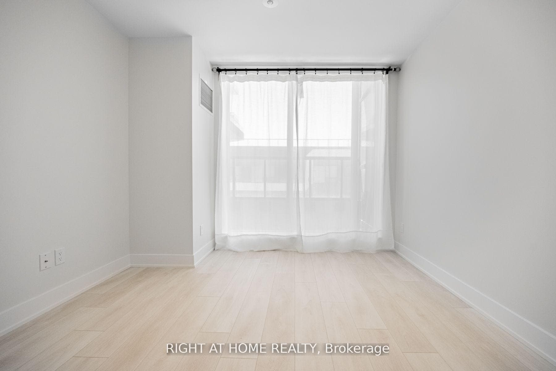 2485 Taunton Road Unit 451 - Condo photo 22 of 27 in Oakville, Ontario