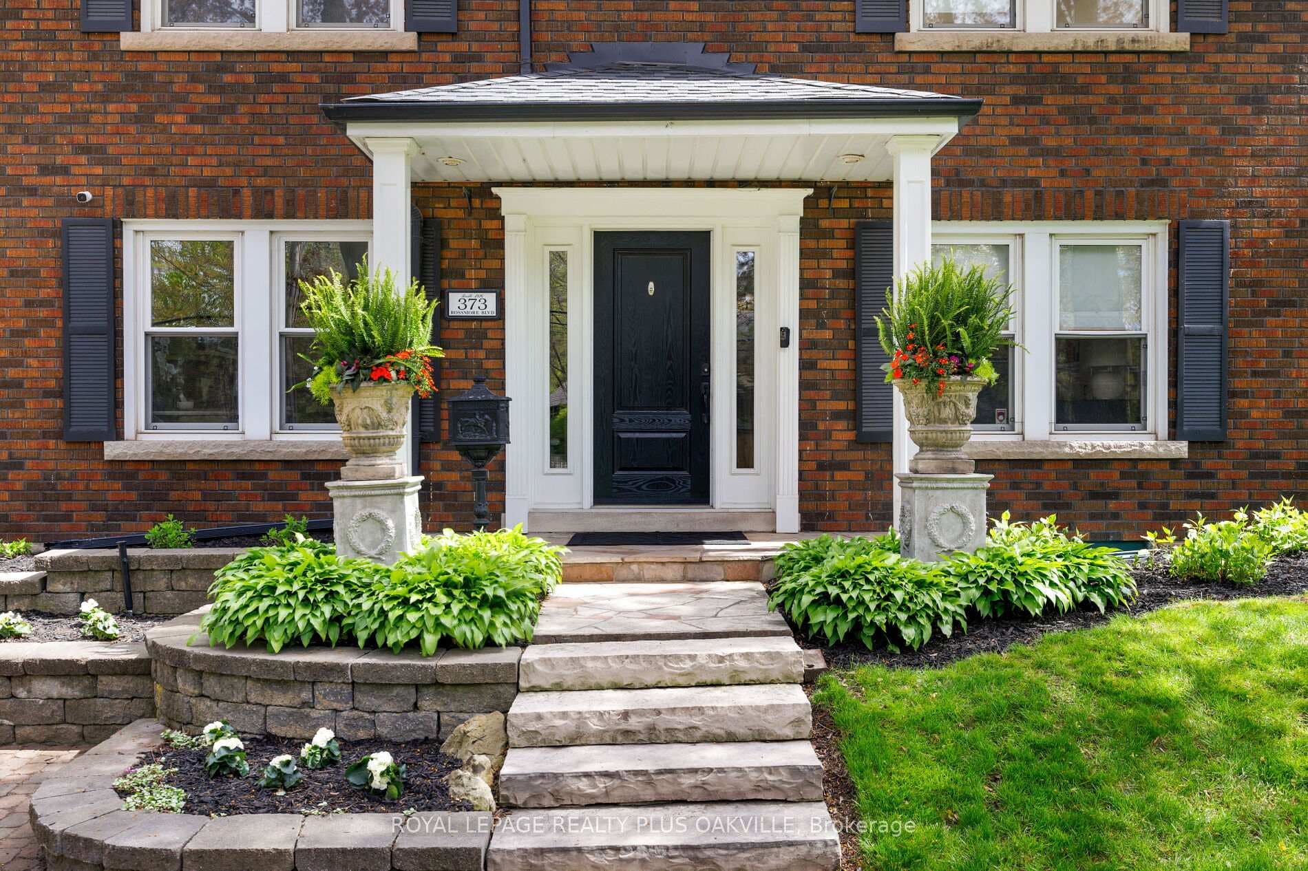 373 Rossmore Boulevard - Detached photo 2 of 50 in Burlington, Ontario