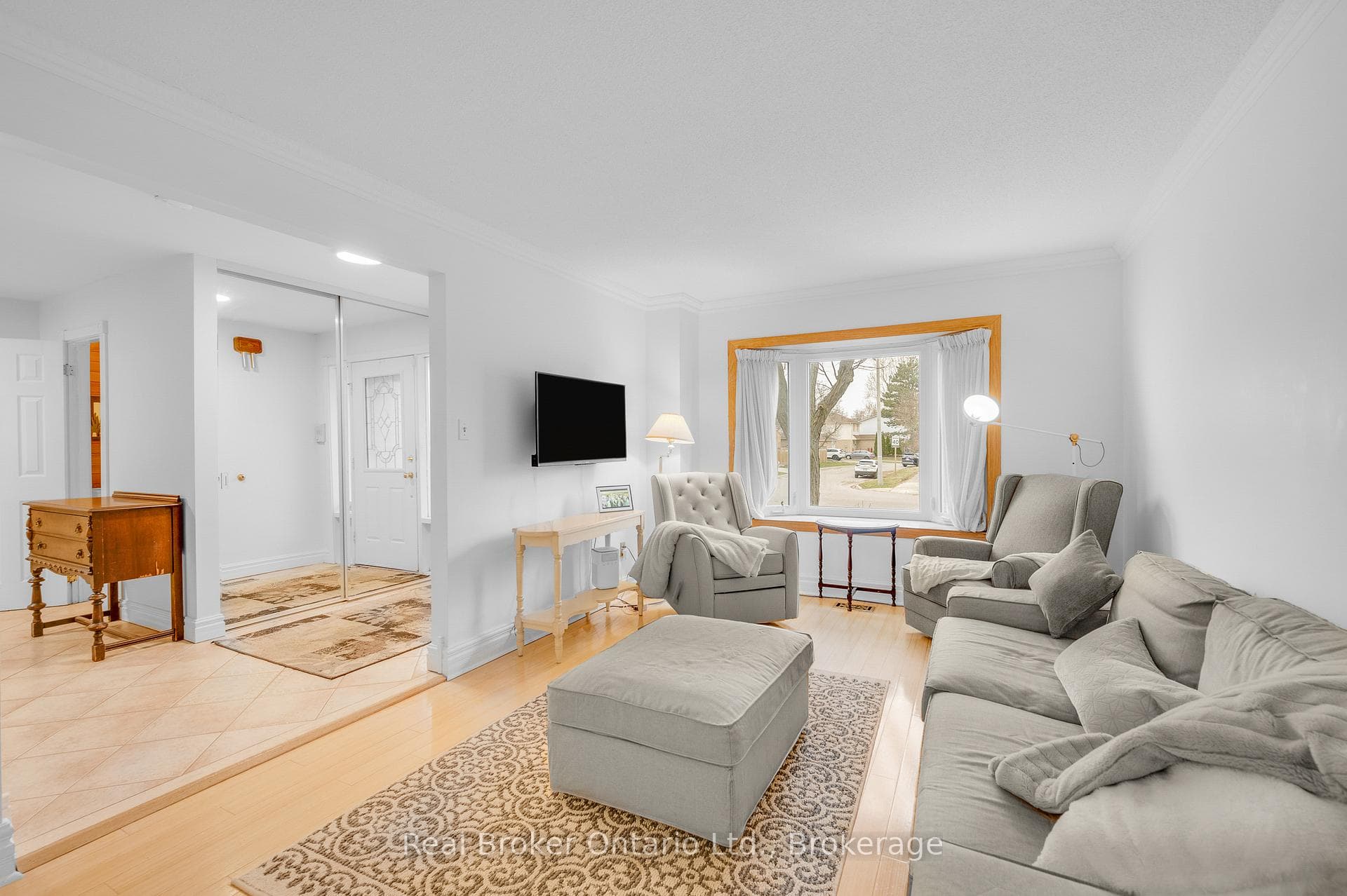 6366 Miller's Grove - Detached photo 6 of 46 in Mississauga, Ontario