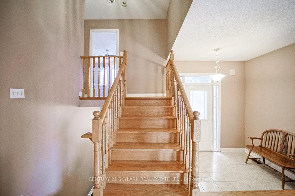 13 Paulette Way - Detached photo 4 of 17 in Caledon, Ontario