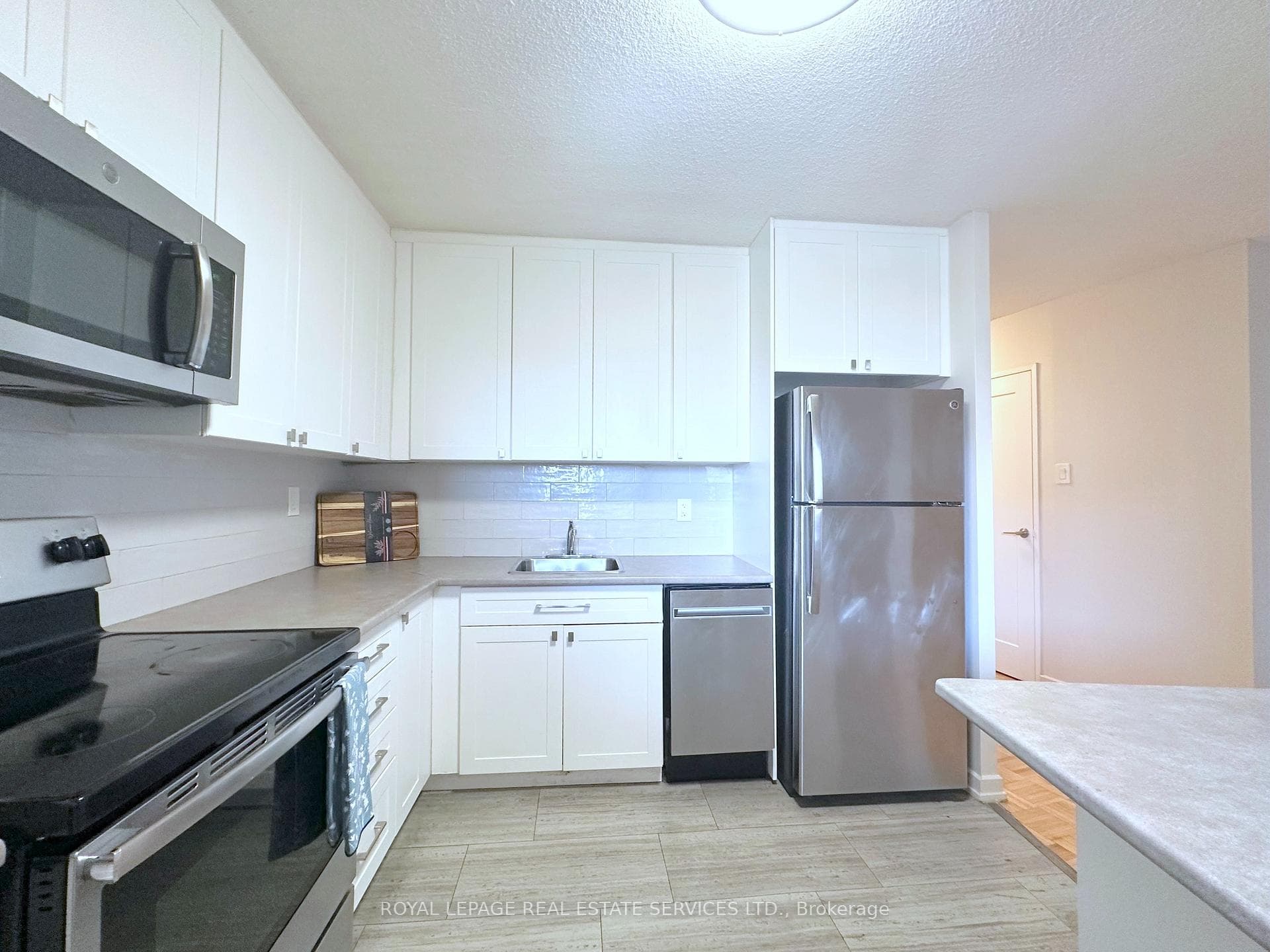 30 Denton Avenue Unit 1001 - Condo photo 3 of 14 in Birch Cliff / Cliffside, Ontario