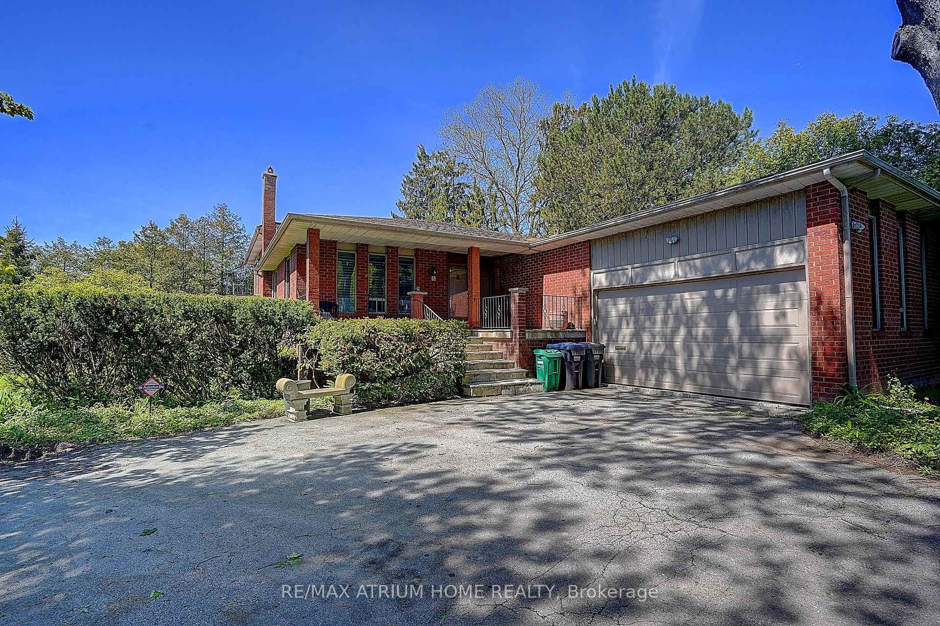 42 Cumberland Drive - Detached photo 2 of 16 in Mississauga, Ontario