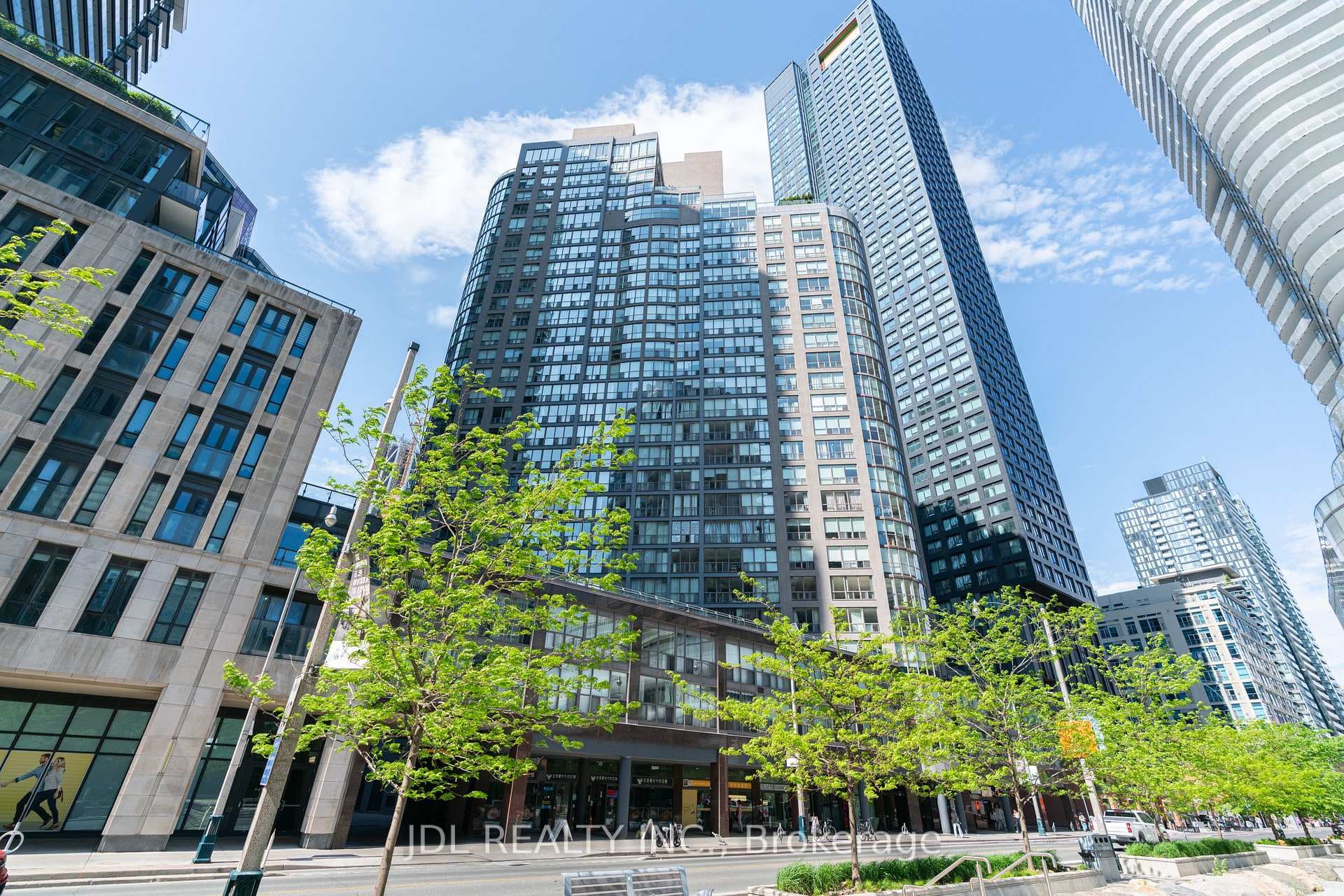 24 Wellesley Street Unit 407 - home for sale in Downtown Toronto / Waterfront, Ontario