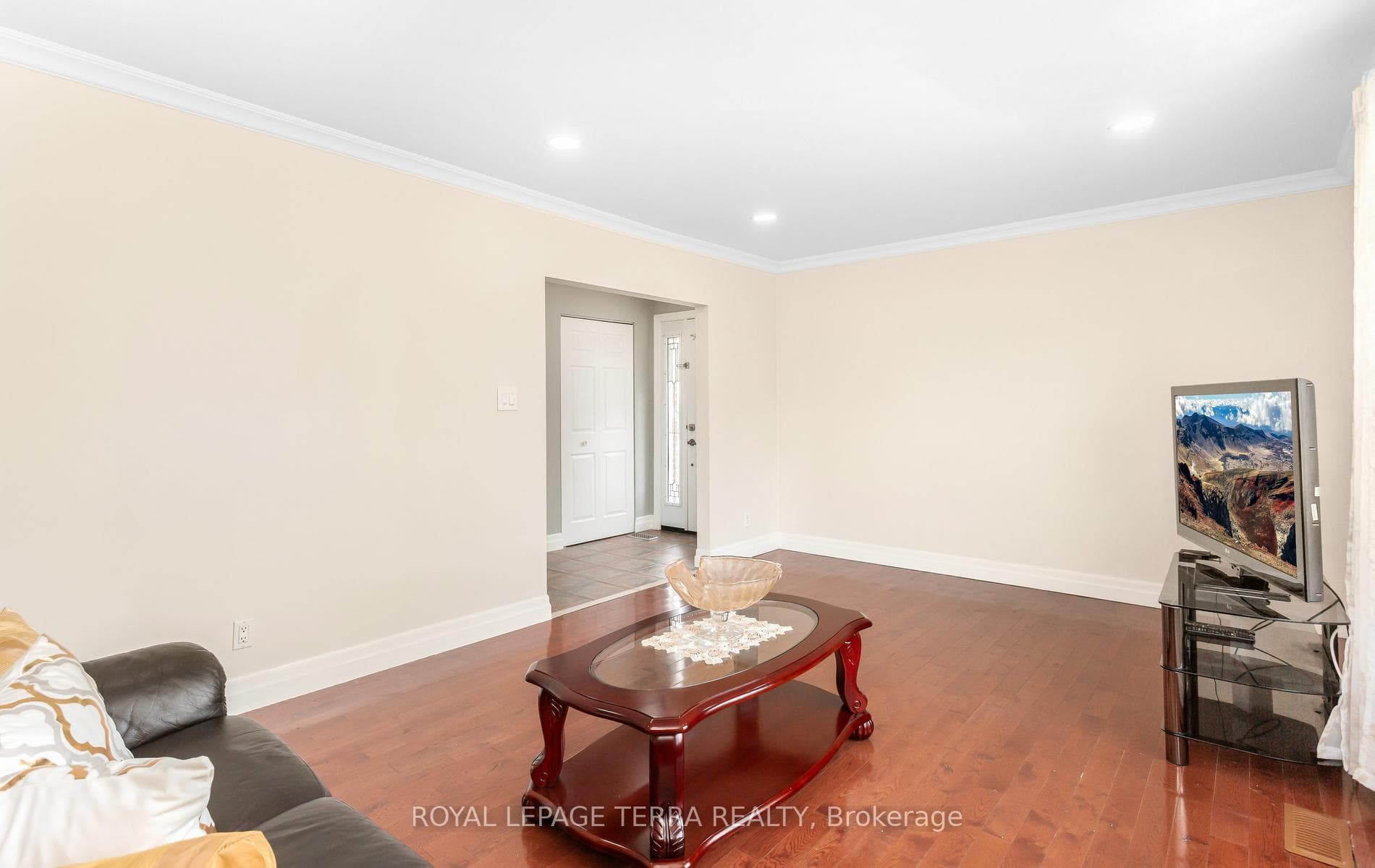 2475 Brookhurst Road - Semi-Detached photo 5 of 44 in Mississauga, Ontario