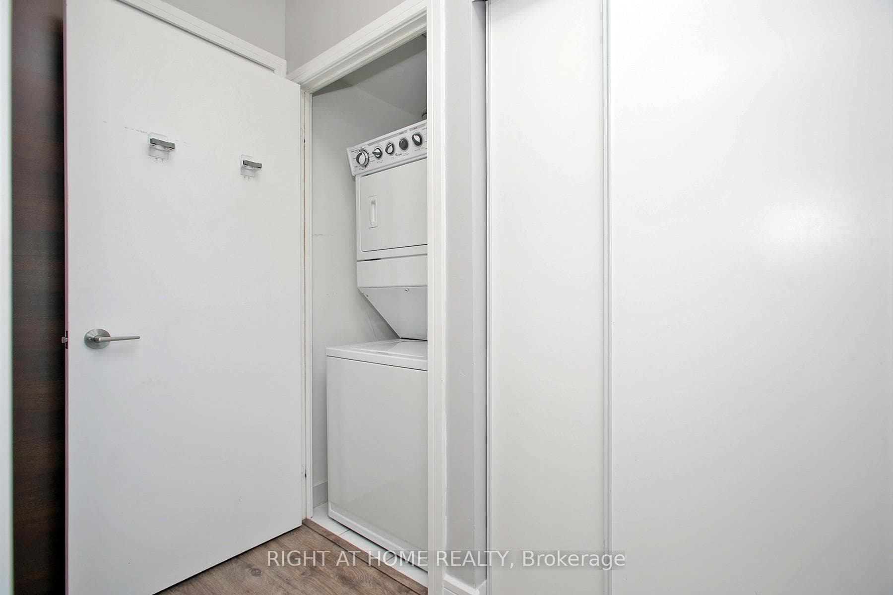 35 Brian Peck Crescent Unit 303 - Condo photo 20 of 22 in Flemingdon Park / Don Mills, Ontario