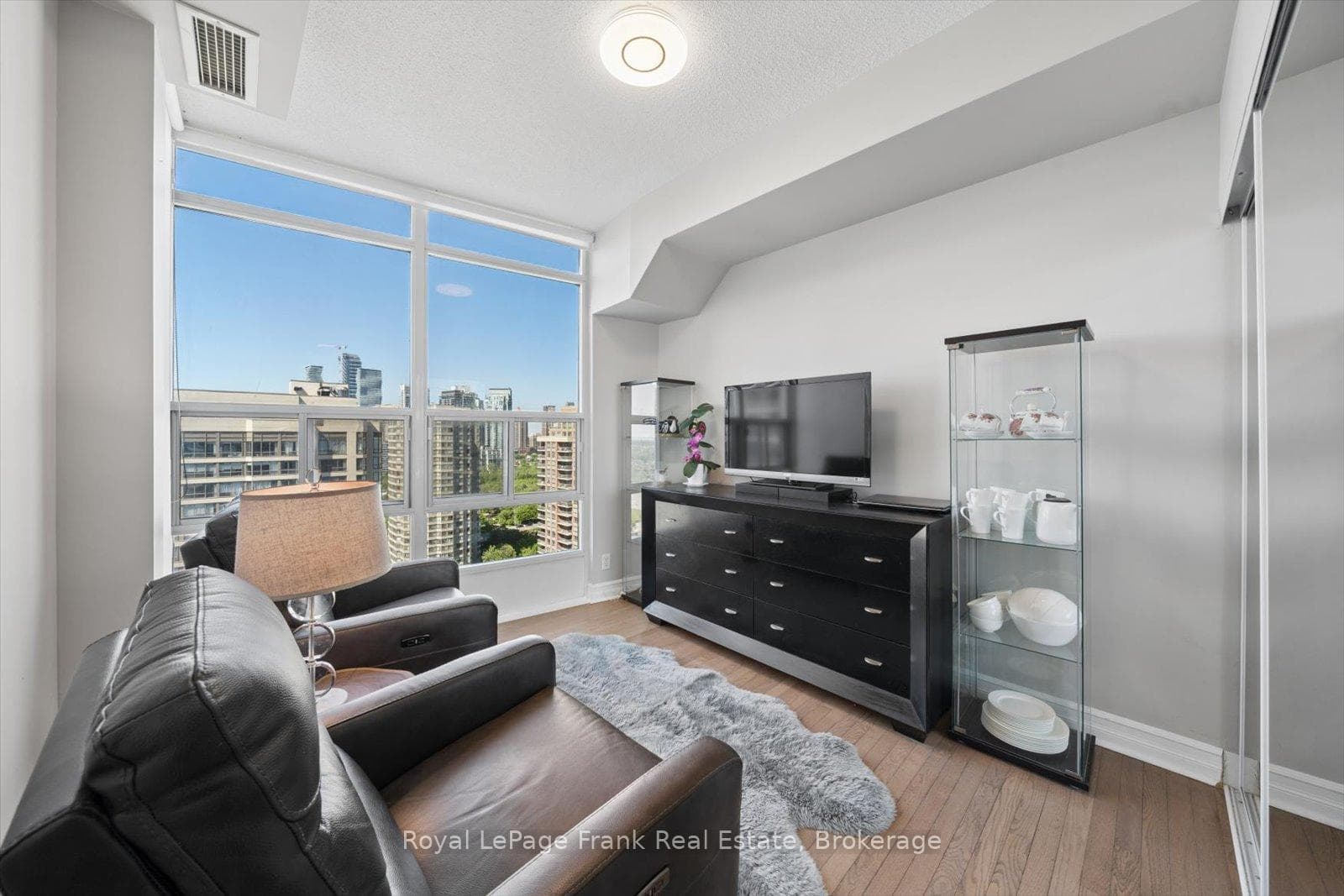 1 Elm Drive Unit 2405 - Condo photo 15 of 22 in Mississauga, Ontario