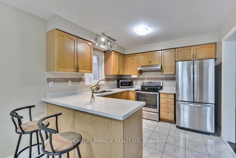 34 Ridgemore Crescent - Detached photo 4 of 8 in Brampton, Ontario