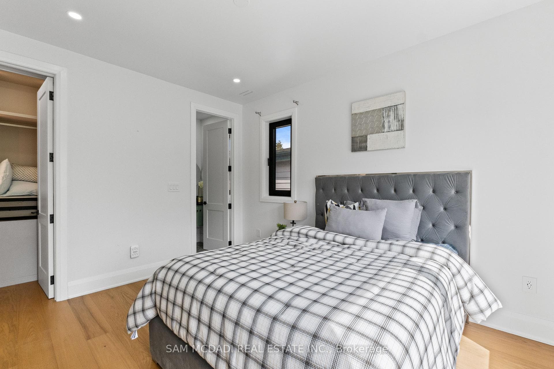 9 Earl Street - Detached photo 32 of 47 in Mississauga, Ontario