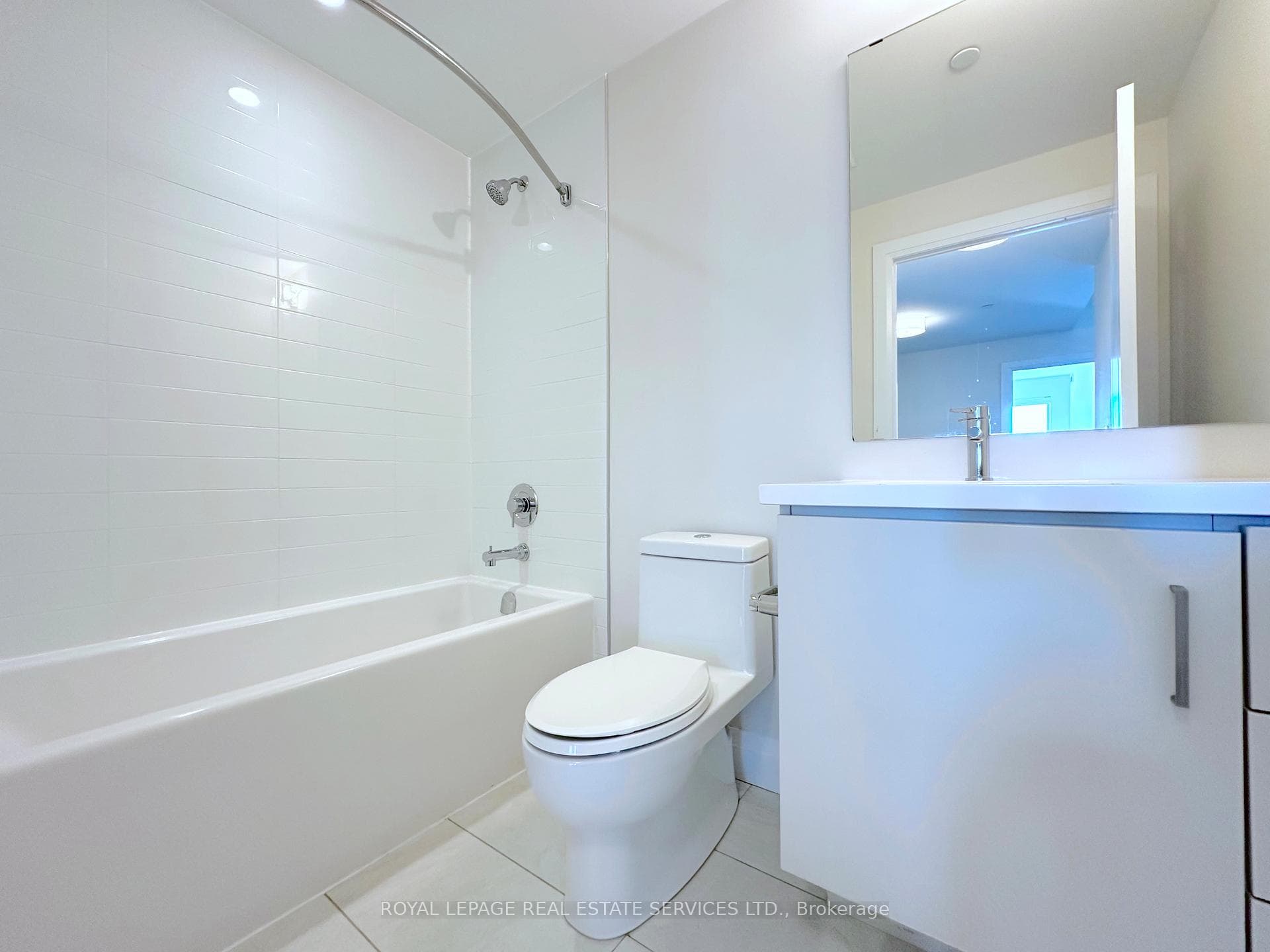 2333 Taunton Road Unit 209 - Condo photo 11 of 26 in Oakville, Ontario