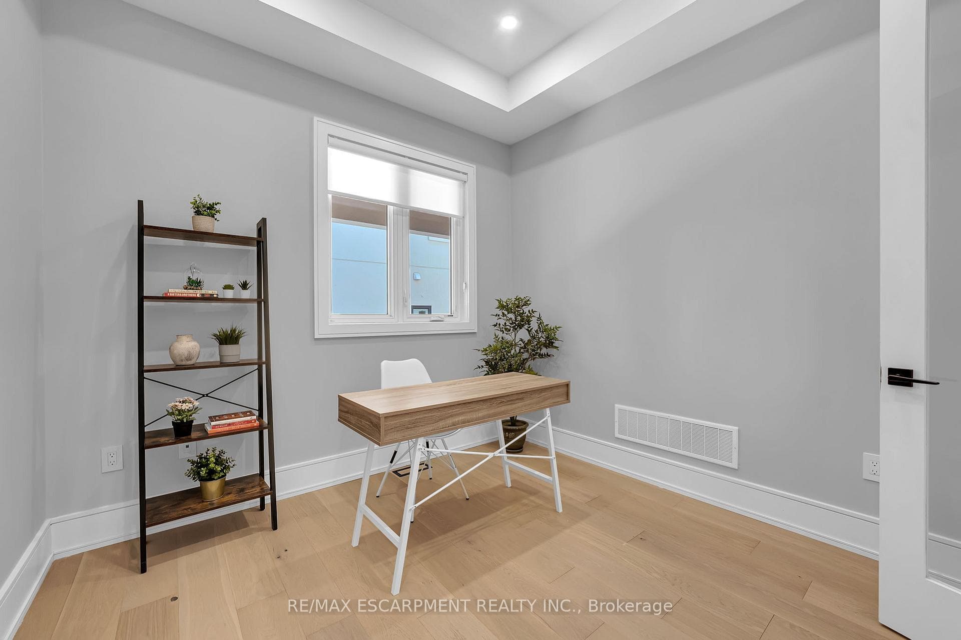 221 Morden Road - Detached photo 10 of 49 in Oakville, Ontario