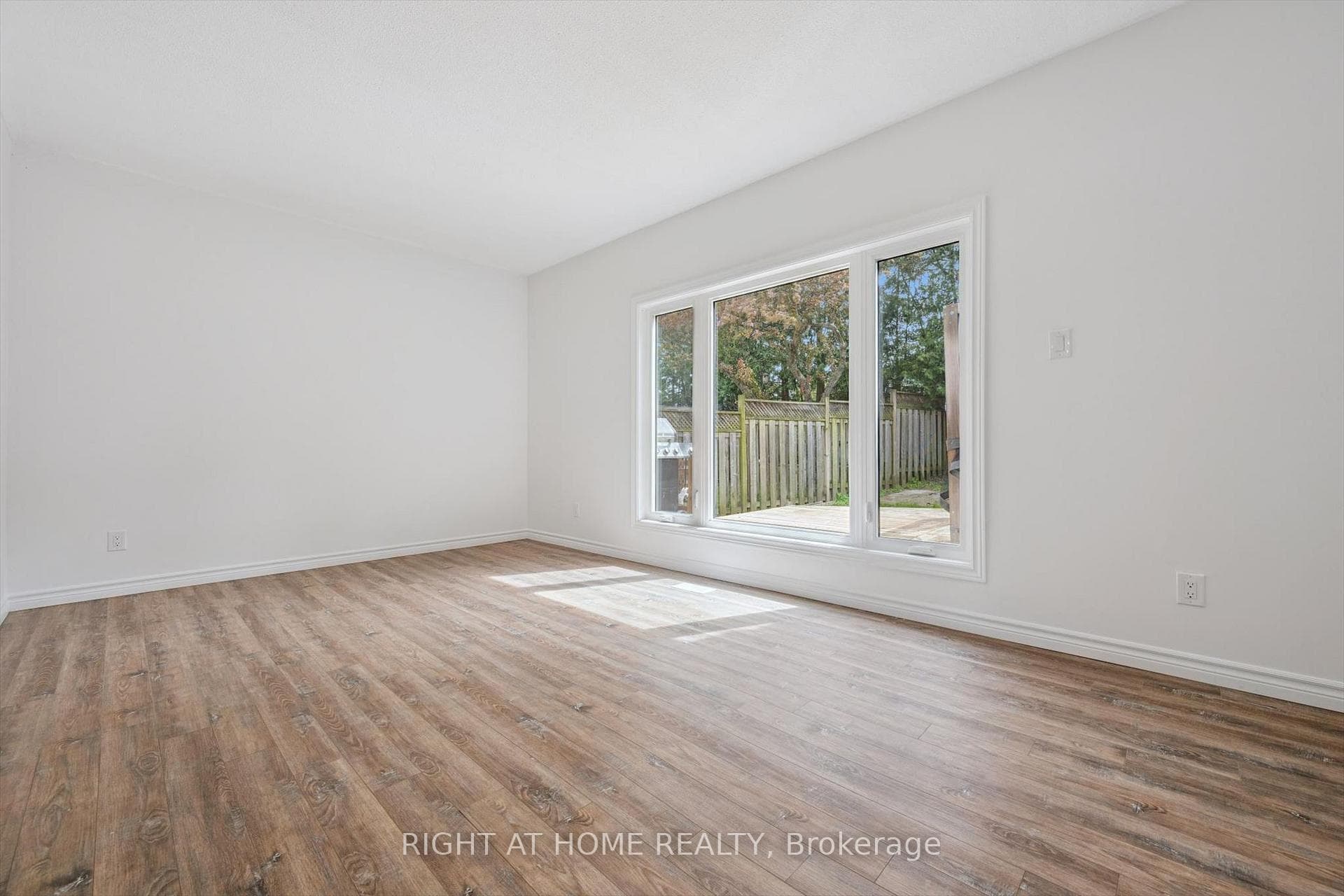 2432 Malcolm Crescent - Detached photo 13 of 35 in Burlington, Ontario
