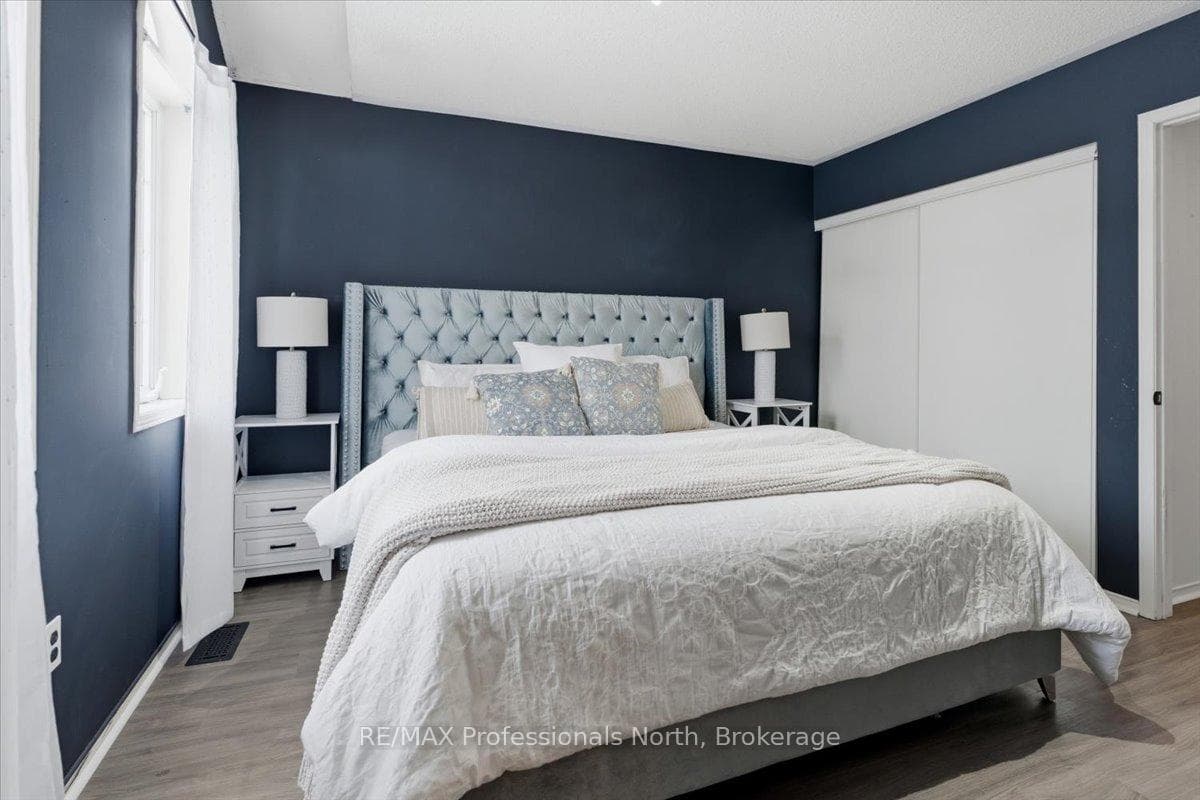 98 Roxton Road - Semi-Detached photo 4 of 28 in Oakville, Ontario