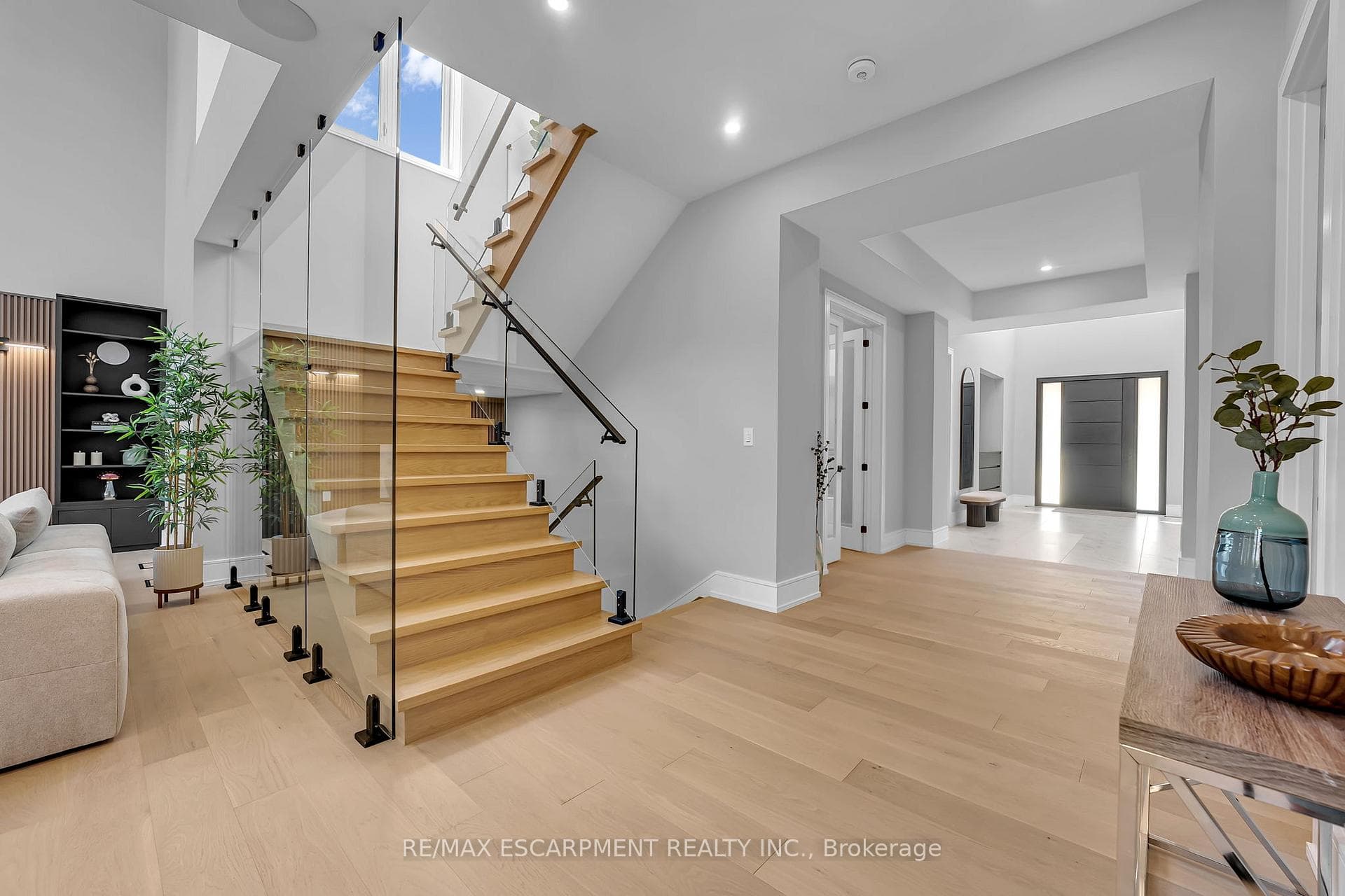 221 Morden Road - Detached photo 24 of 49 in Oakville, Ontario