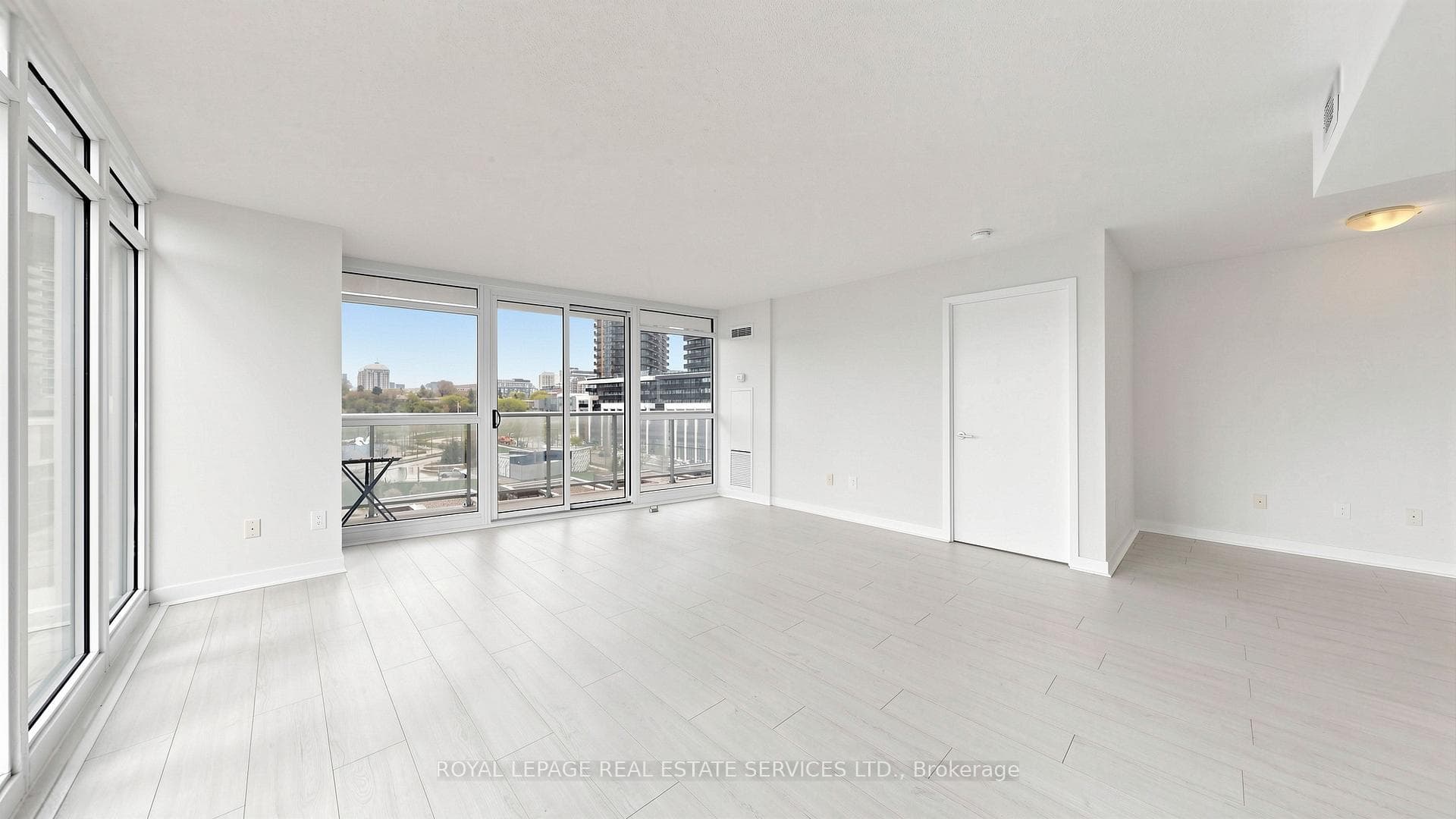 121 Mcmahon Drive Unit 809 - Condo photo 8 of 35 in Hillcrest Village / Bayview Village, Ontario