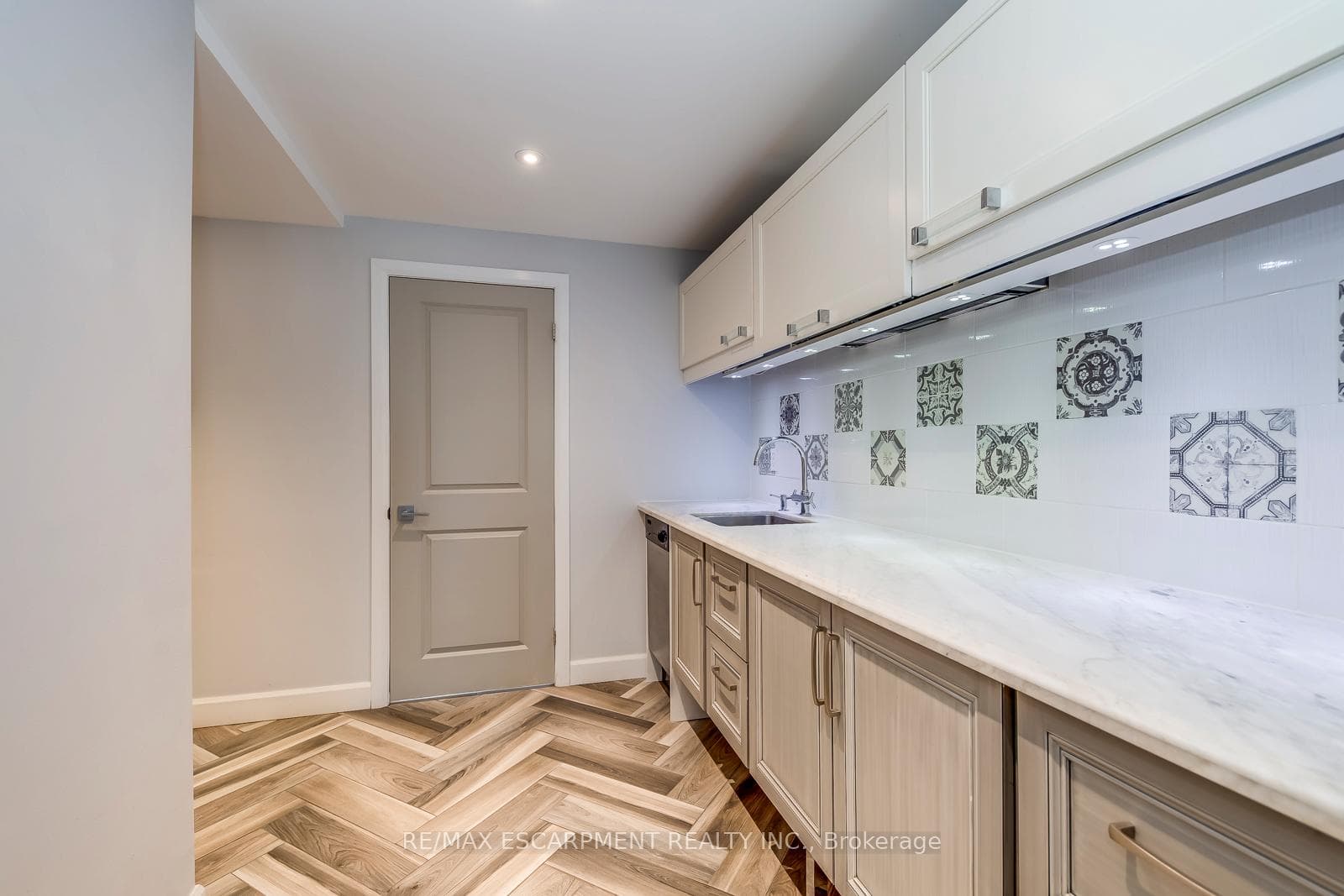 4306 Lakeshore Road - Detached photo 27 of 45 in Burlington, Ontario