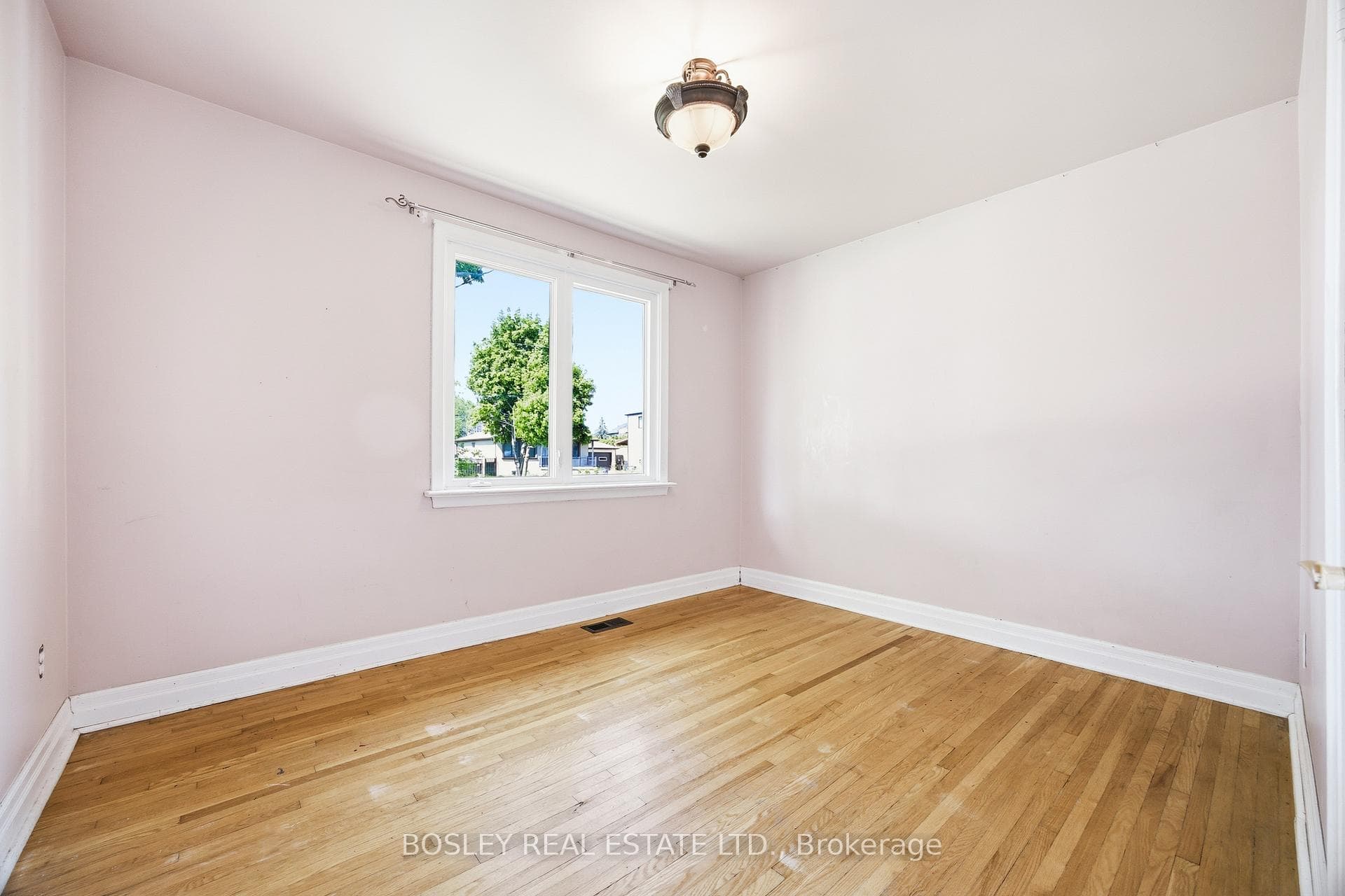 532 Sandmere Place - Detached photo 12 of 33 in Oakville, Ontario