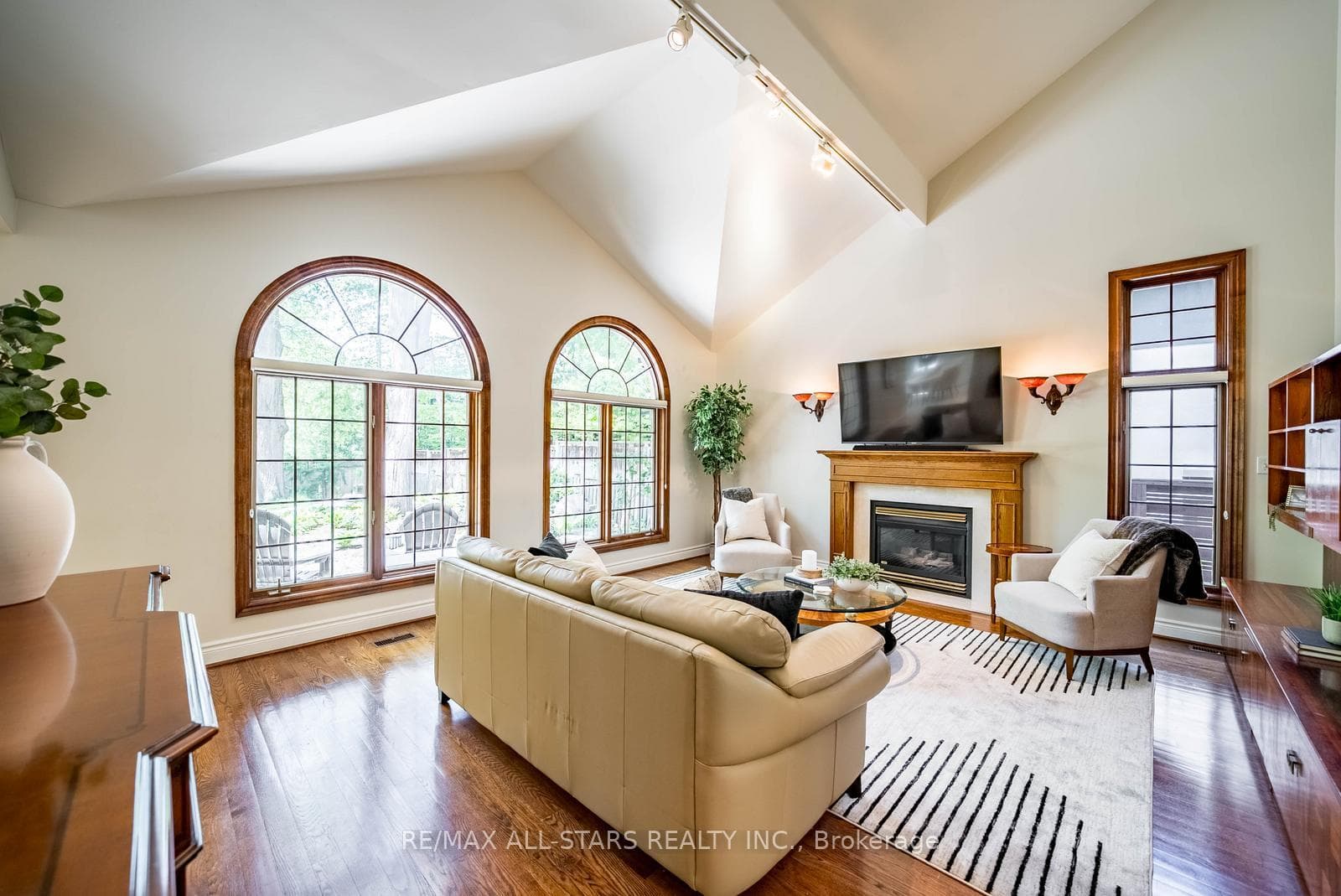 41 Deepwood Crescent - Detached photo 9 of 50 in Don Mills / Parkwoods / Victoria Village, Ontario