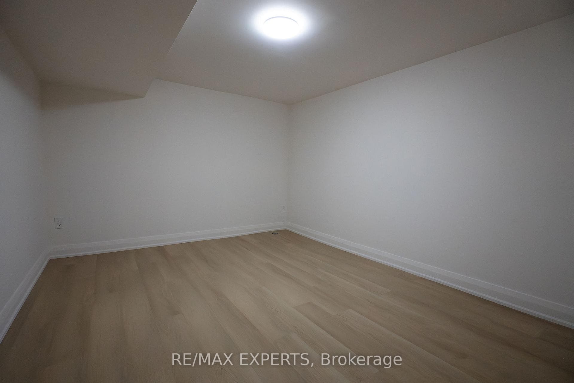 27 Fallingdale Crescent - Semi-Detached photo 33 of 40 in Brampton, Ontario