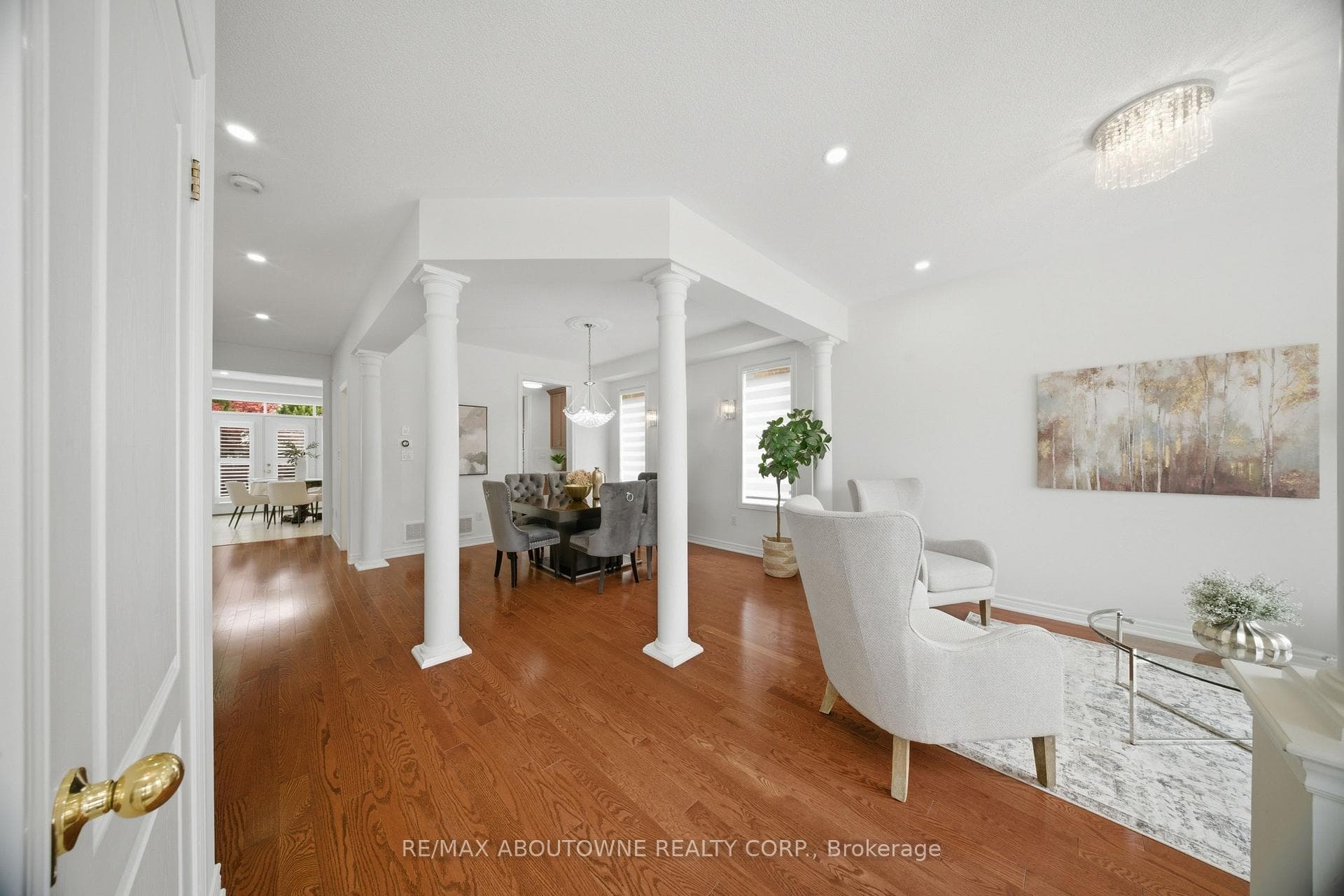 3071 Jenn Avenue - Detached photo 3 of 50 in Burlington, Ontario