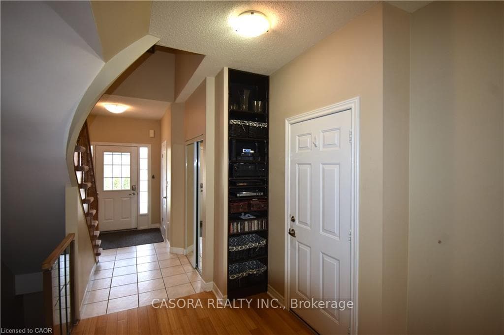 2229 WALKERS Line Unit 9 - Condo photo 13 of 46 in Burlington, Ontario