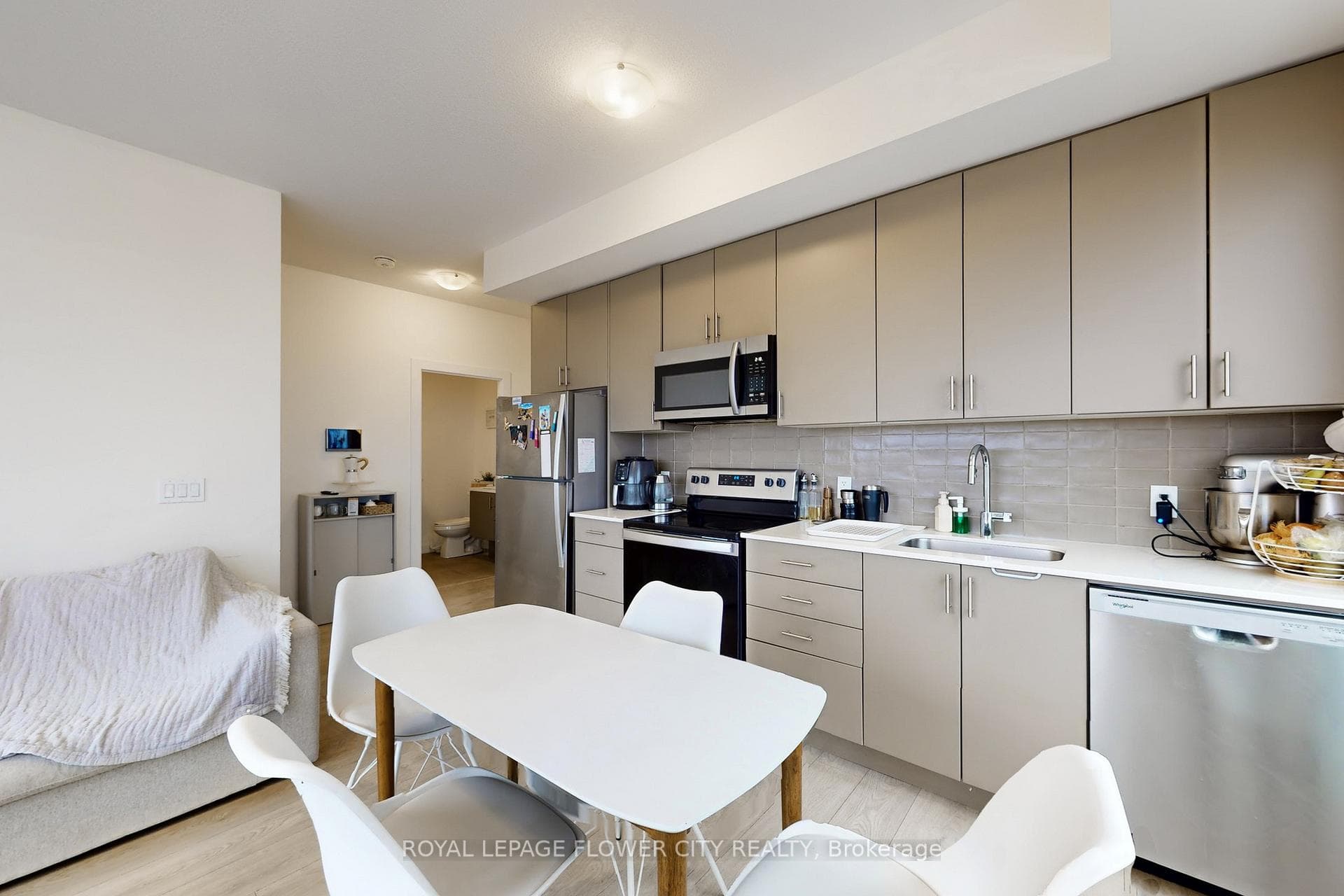 3220 William Coltson Avenue Unit 307 - Condo photo 14 of 50 in Oakville, Ontario