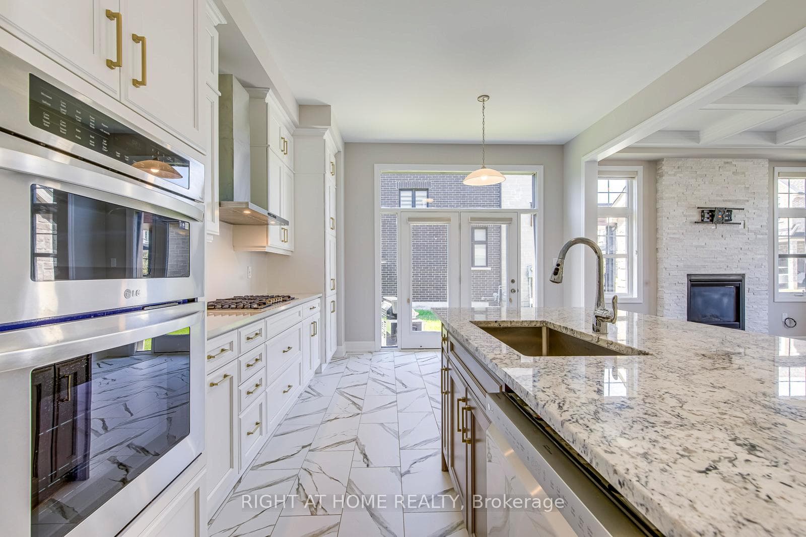 1387 Aymond Crescent - Detached photo 11 of 26 in Oakville, Ontario
