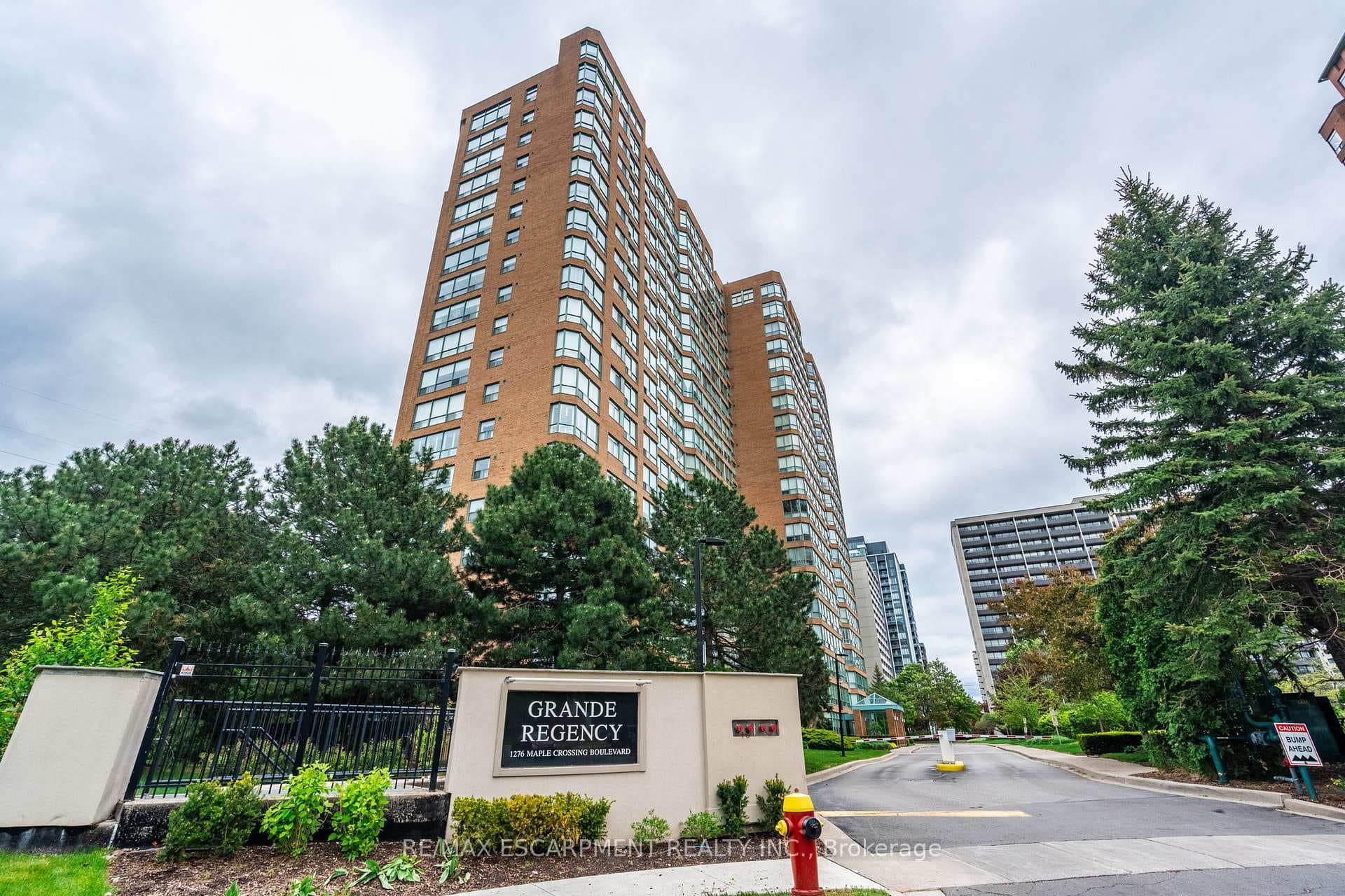 1276 Maple Crossing Boulevard Unit 1203 - home for sale in Burlington, Ontario