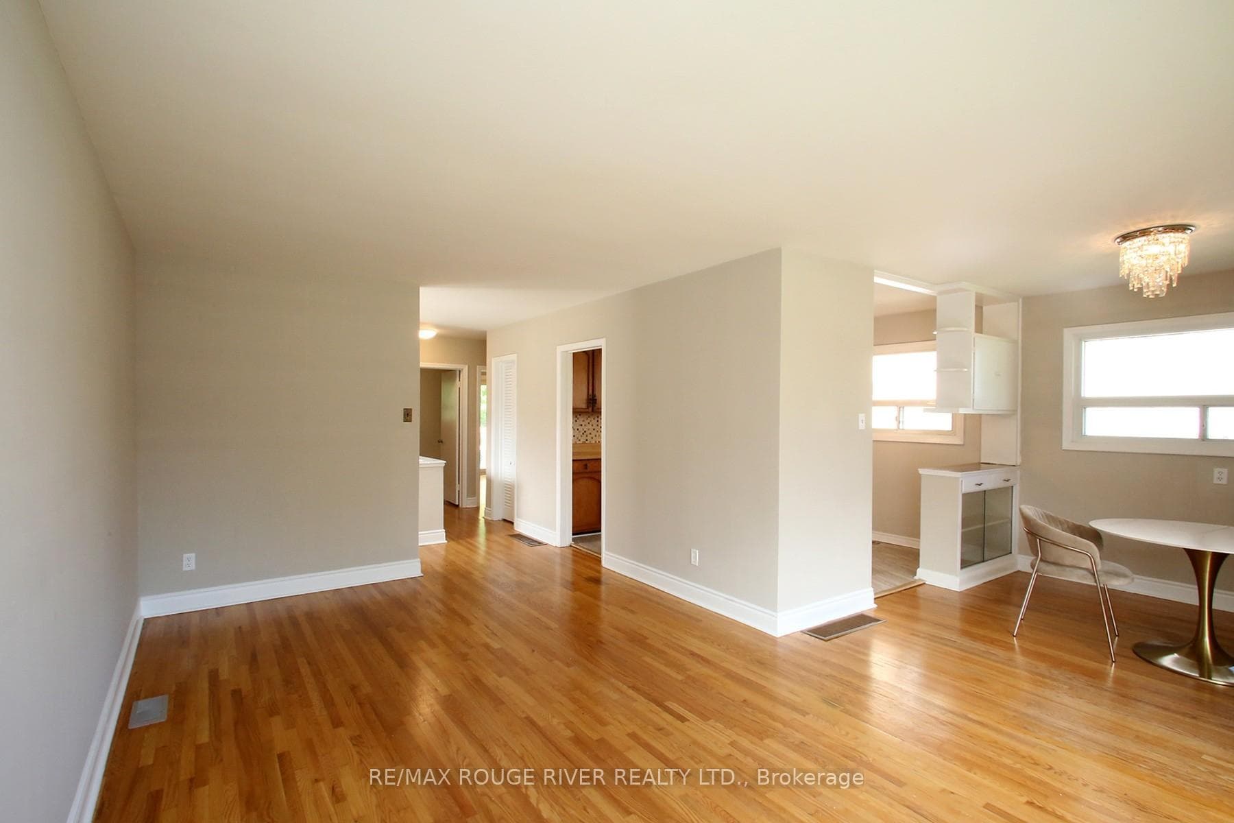 19 Thornbeck Drive - Detached photo 14 of 25 in Scarborough (West Hill / Highland Creek), Ontario