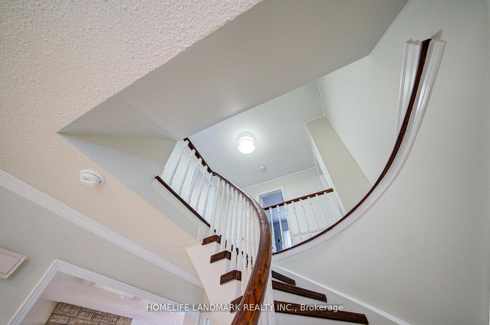 1111 Deer Run - Detached photo 13 of 29 in Mississauga, Ontario