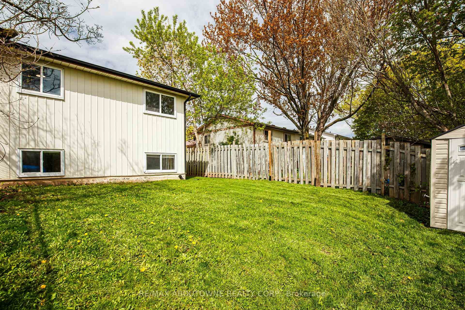 2367 Middlesmoor Crescent - Semi-Detached photo 29 of 31 in Burlington, Ontario