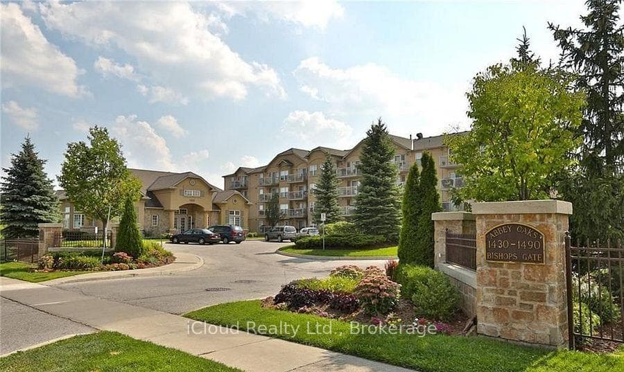1470 Bishops Gate Unit 104 - home for sale in Oakville, Ontario