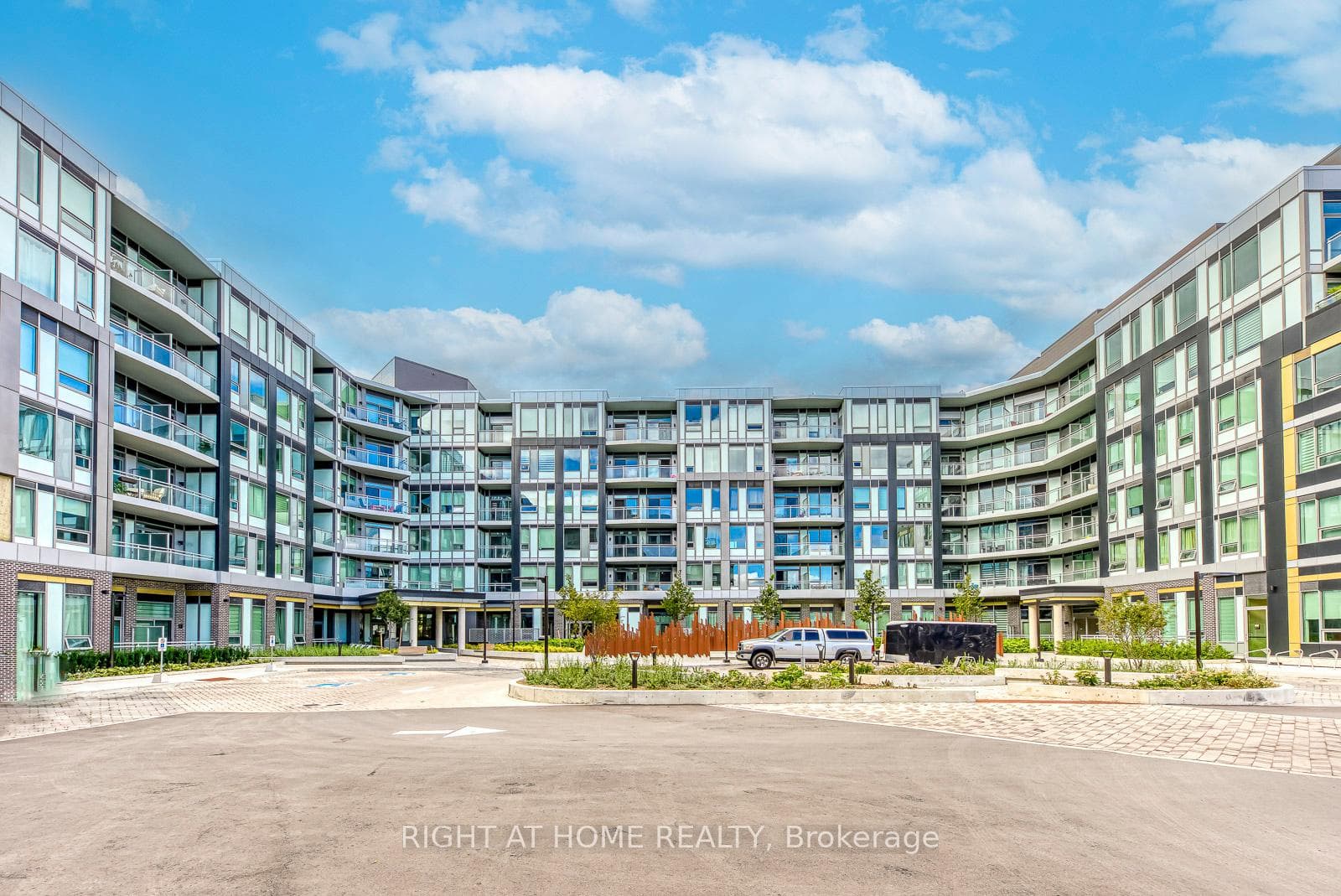 2501 Saw Whet Boulevard Unit 136 - home for sale in Oakville, Ontario